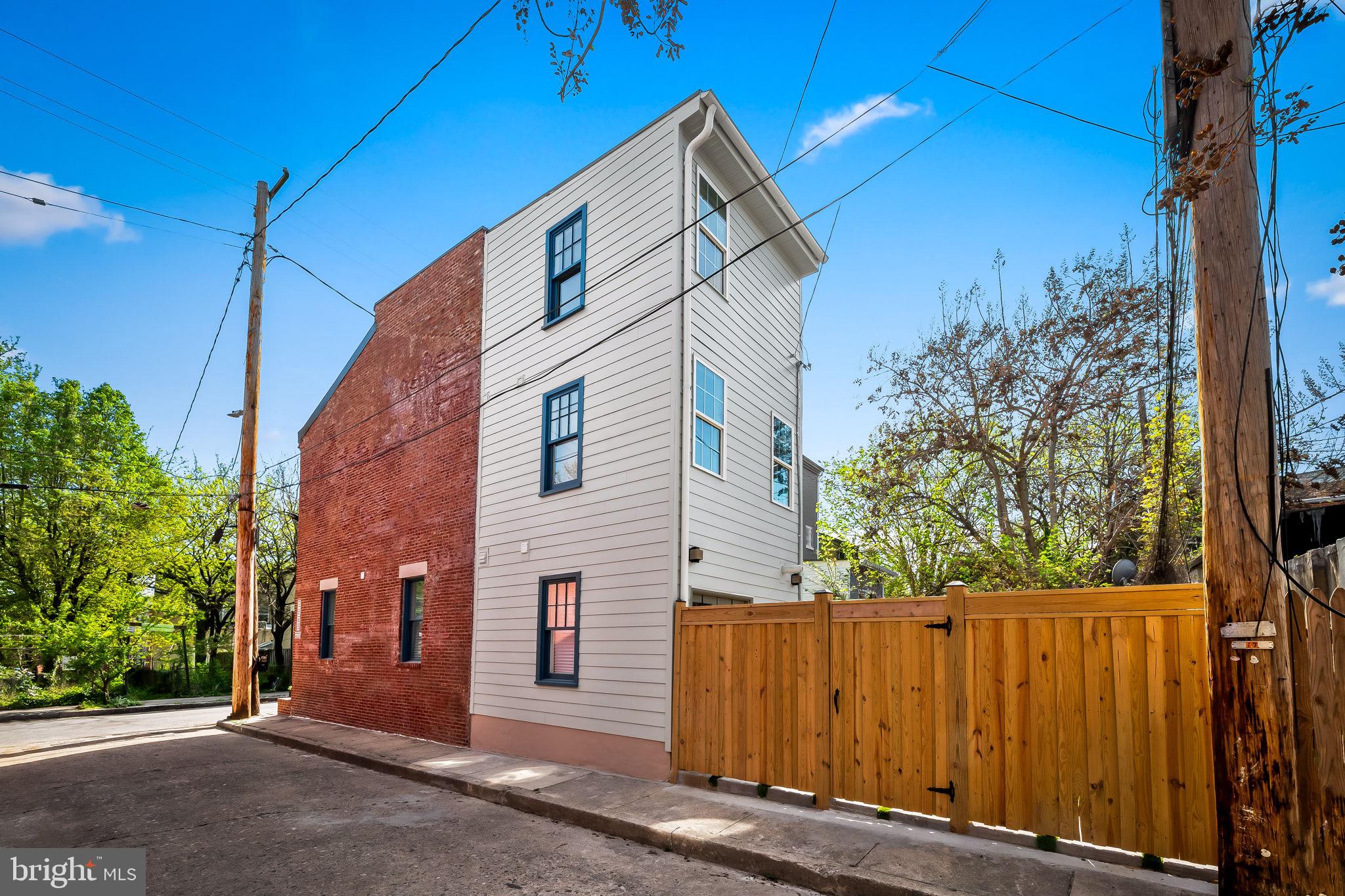 HOLLINS MARKET - Residential