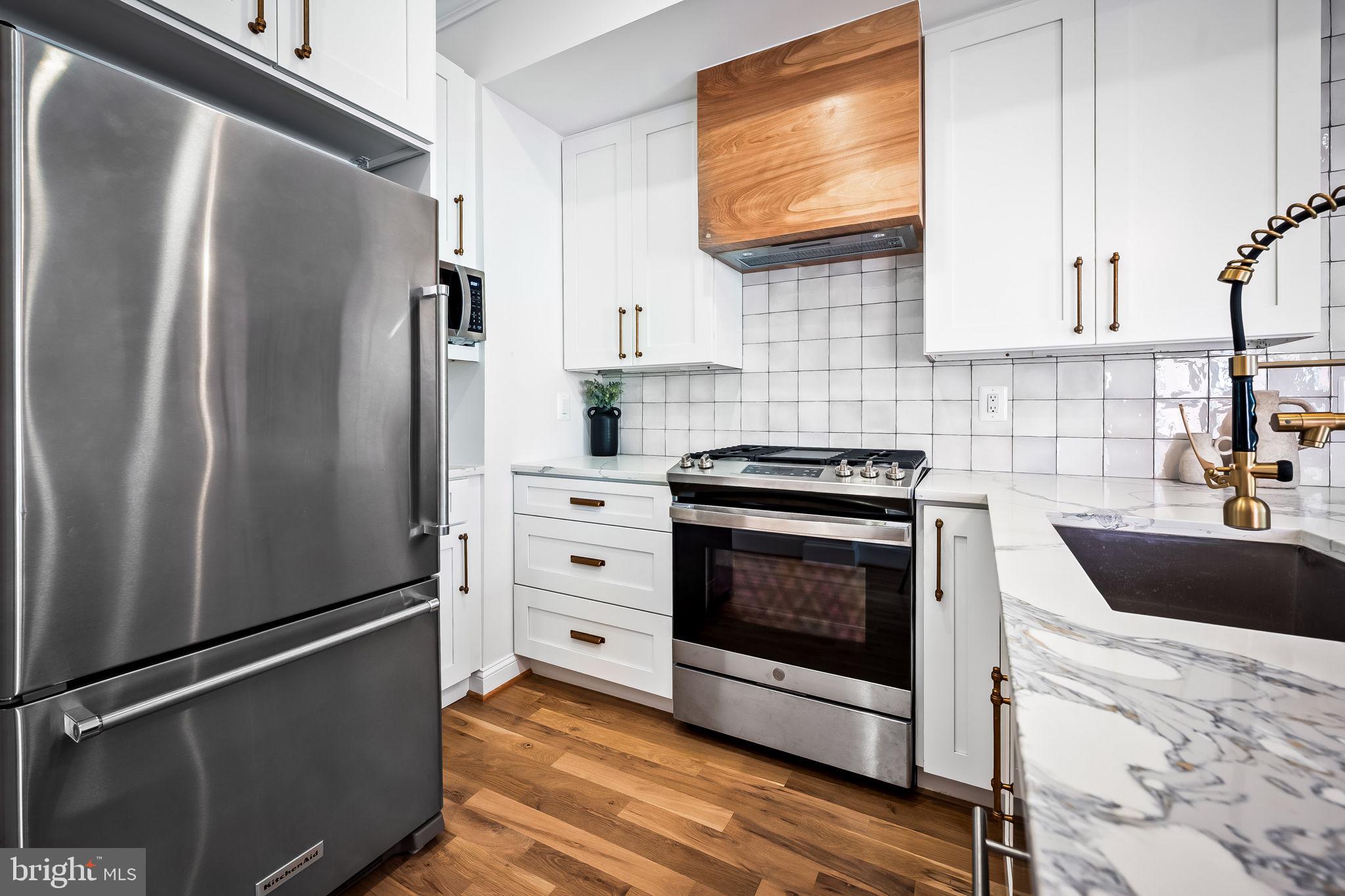 HOLLINS MARKET - Residential