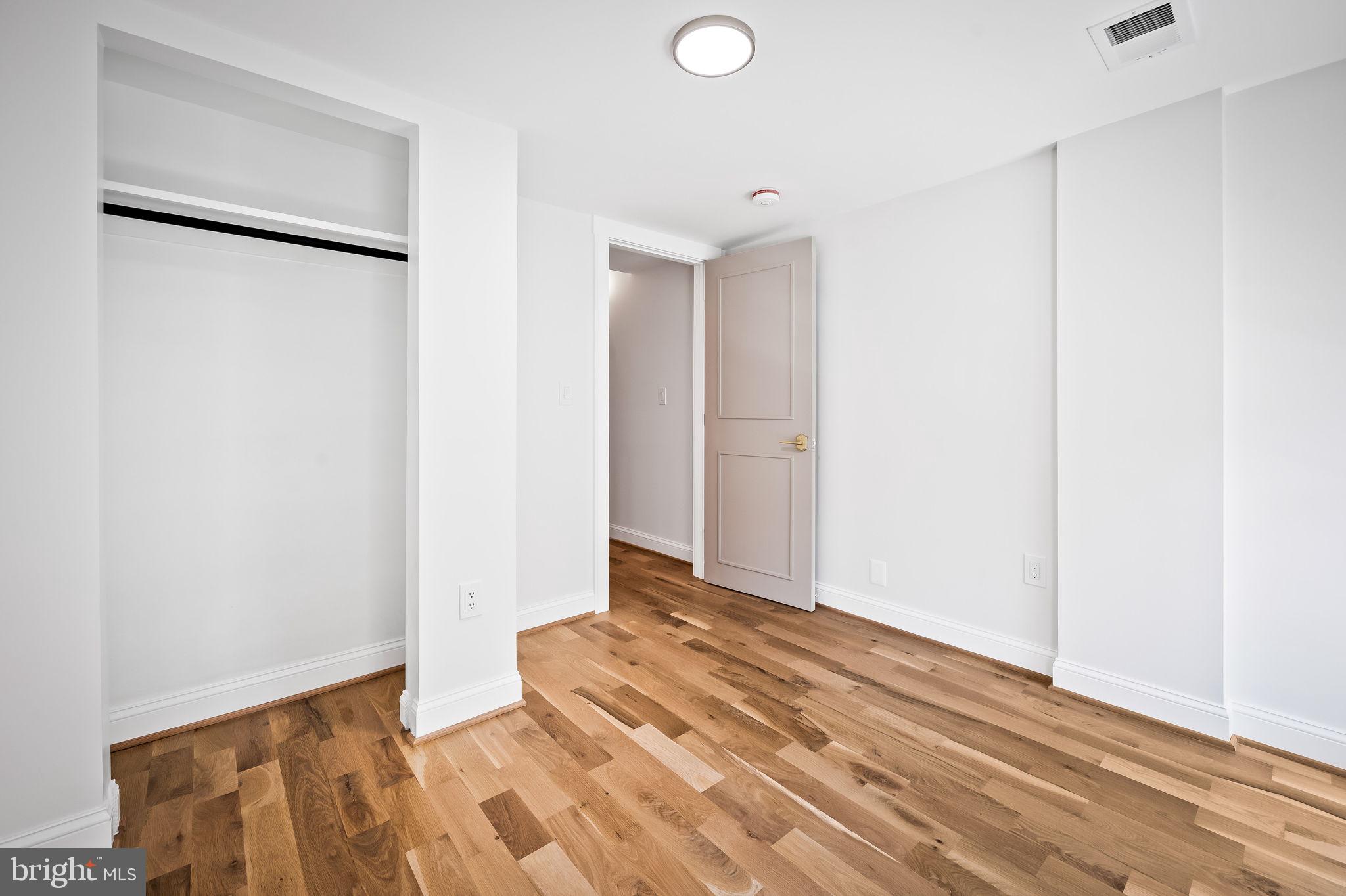 HOLLINS MARKET - Residential