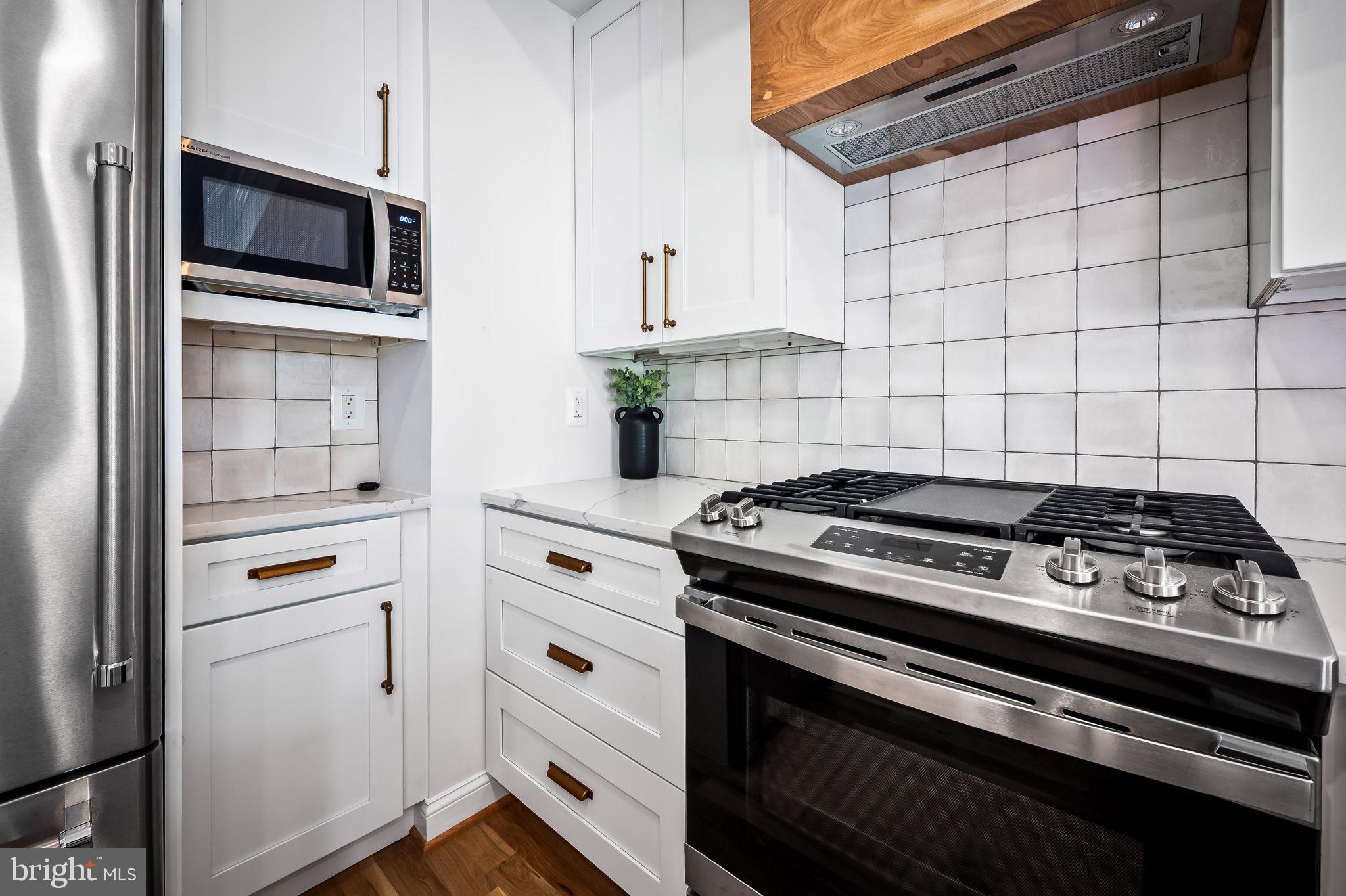 HOLLINS MARKET - Residential