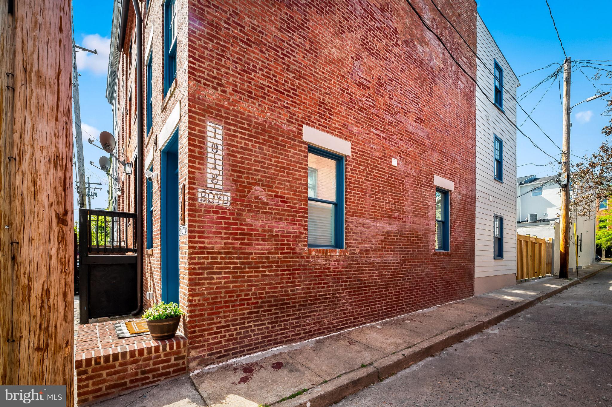 HOLLINS MARKET - Residential