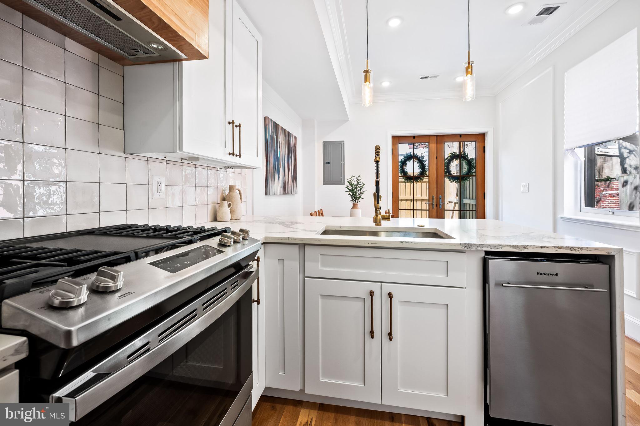 HOLLINS MARKET - Residential