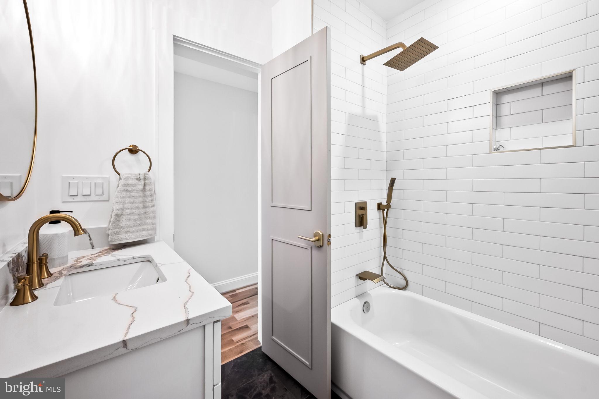 HOLLINS MARKET - Residential