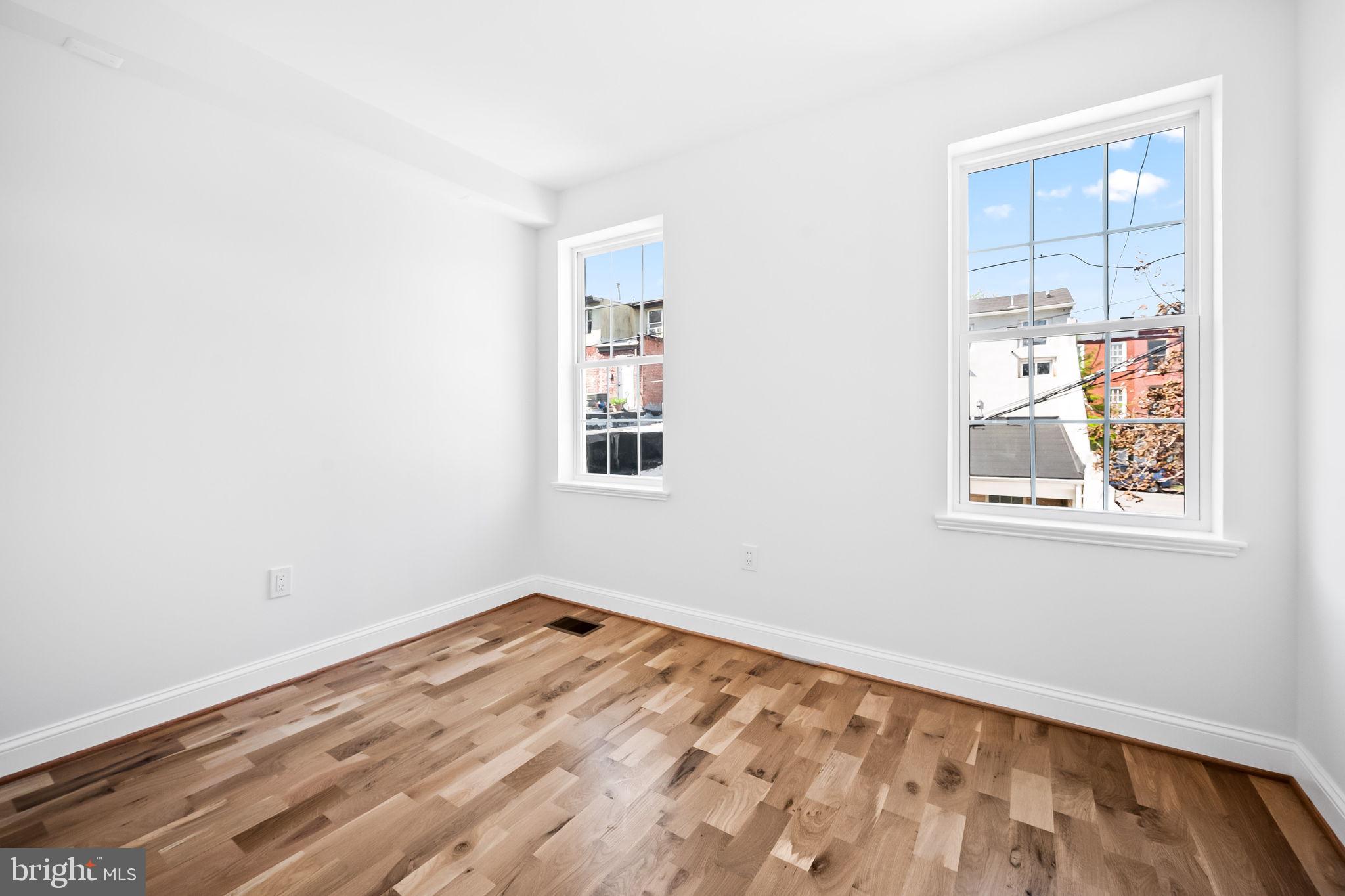 HOLLINS MARKET - Residential