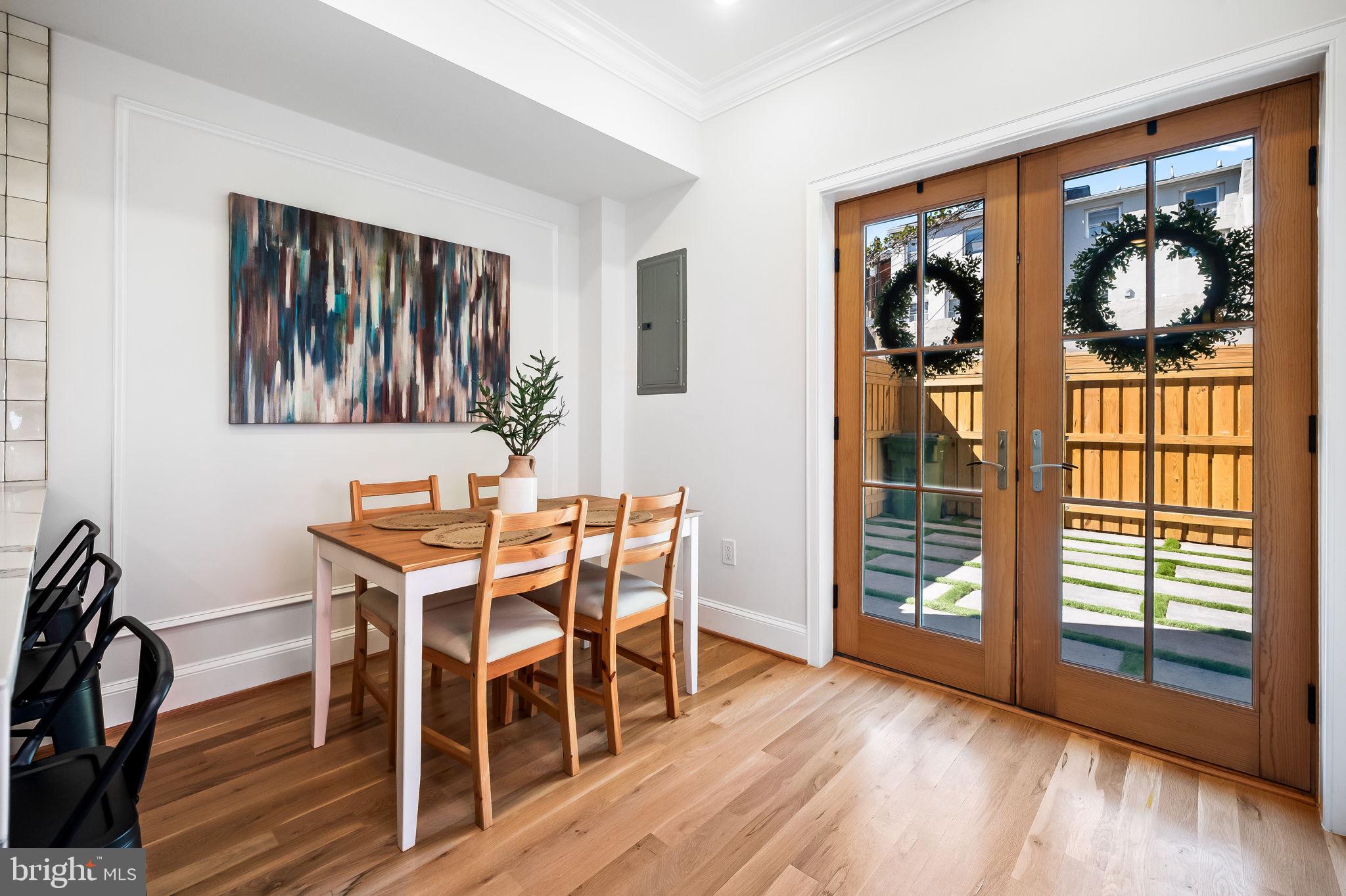 HOLLINS MARKET - Residential