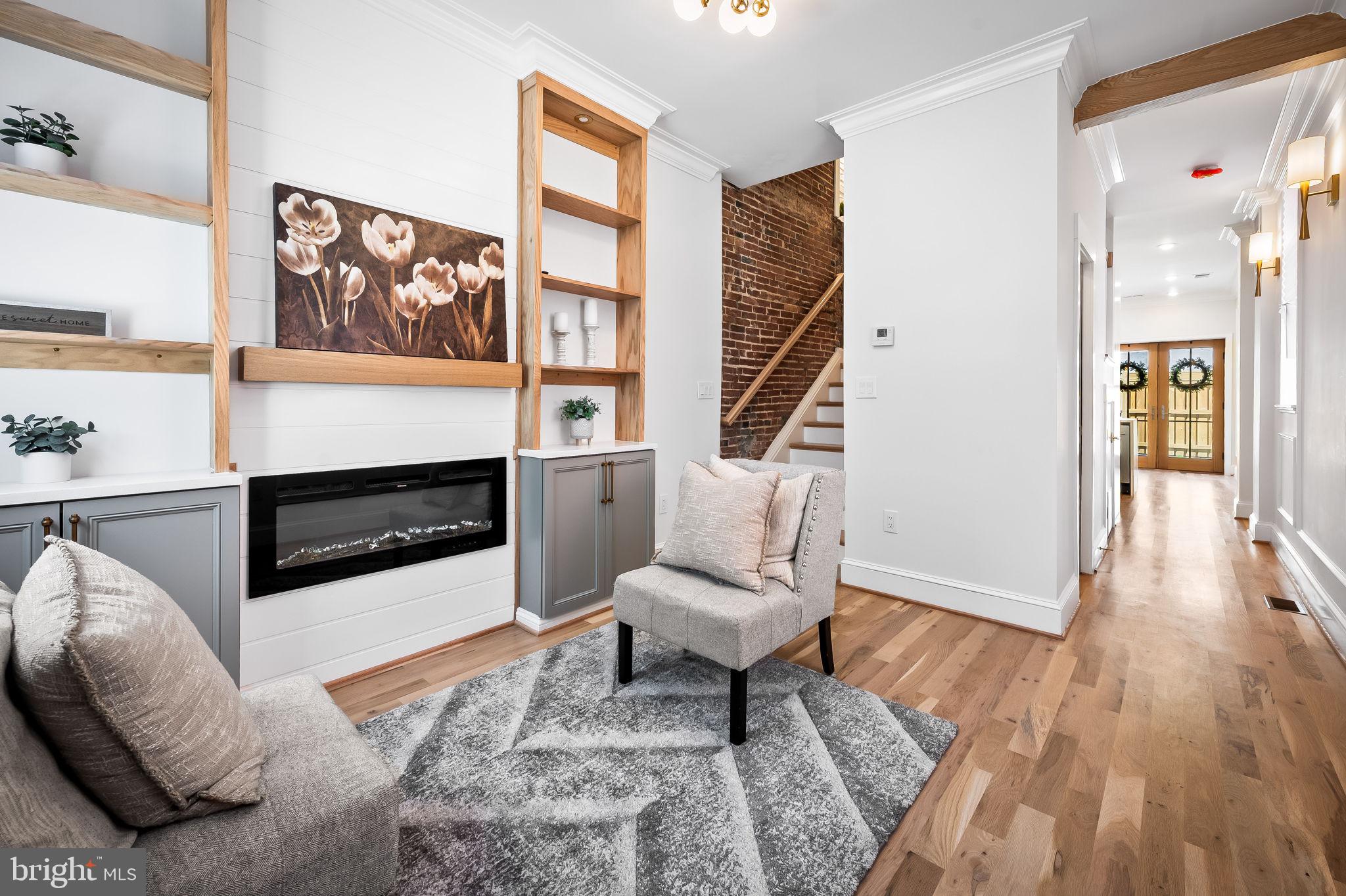 HOLLINS MARKET - Residential