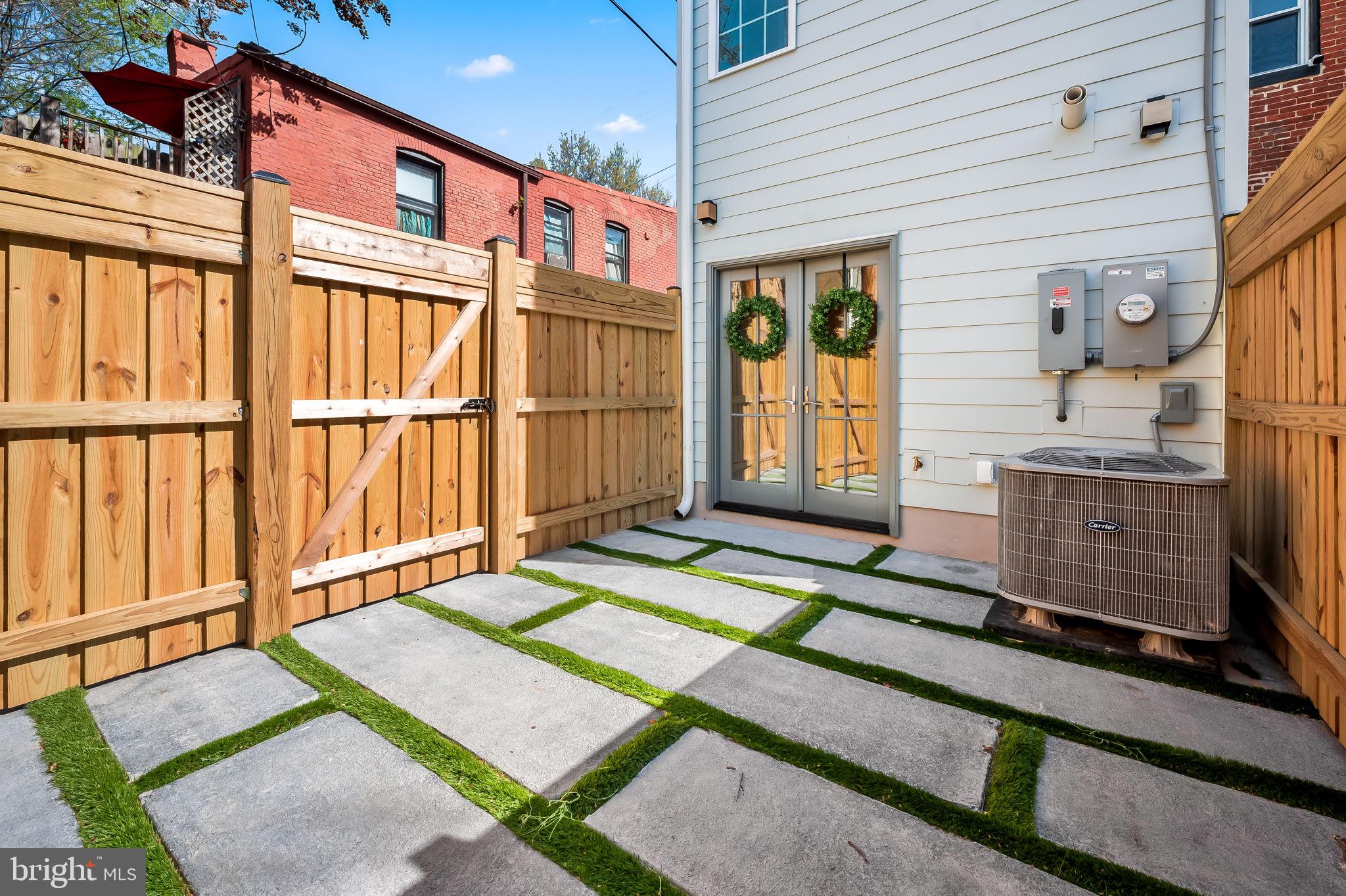 HOLLINS MARKET - Residential