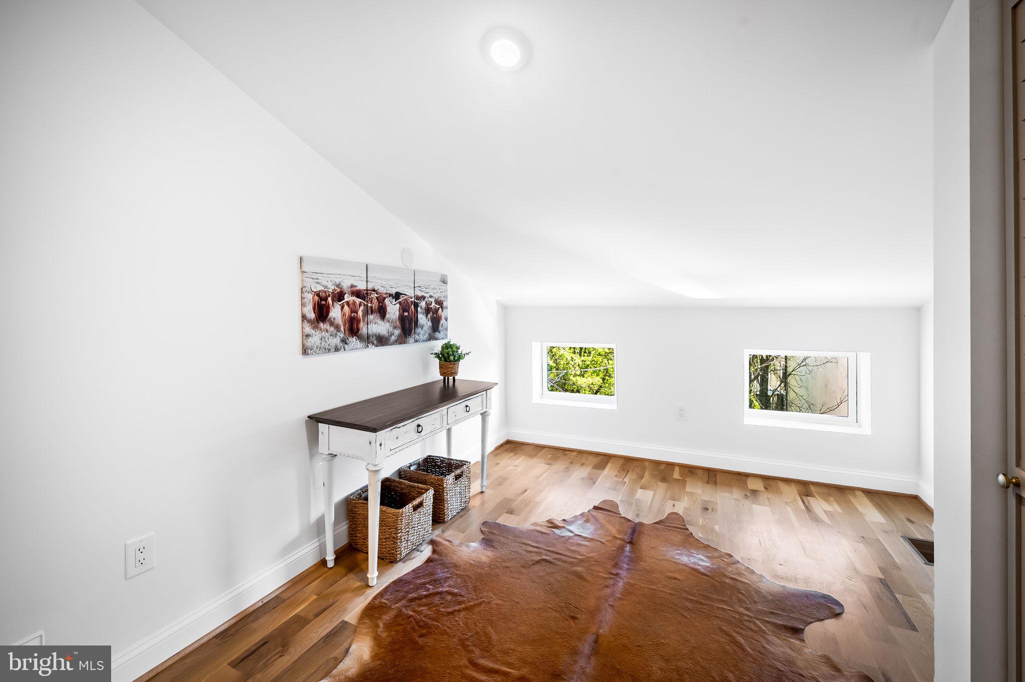 HOLLINS MARKET - Residential