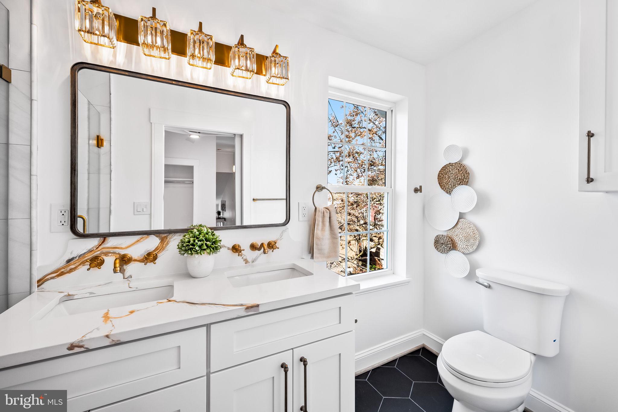 HOLLINS MARKET - Residential