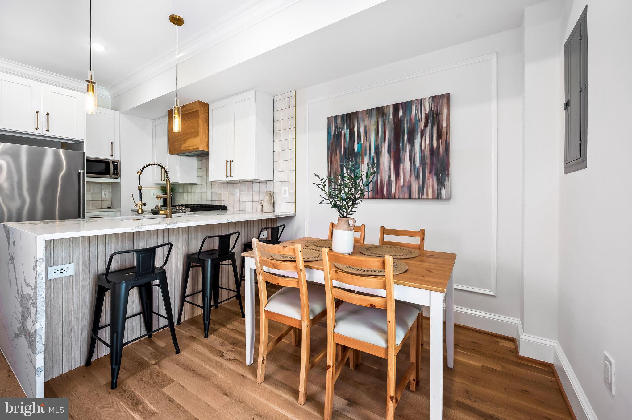 HOLLINS MARKET - Residential