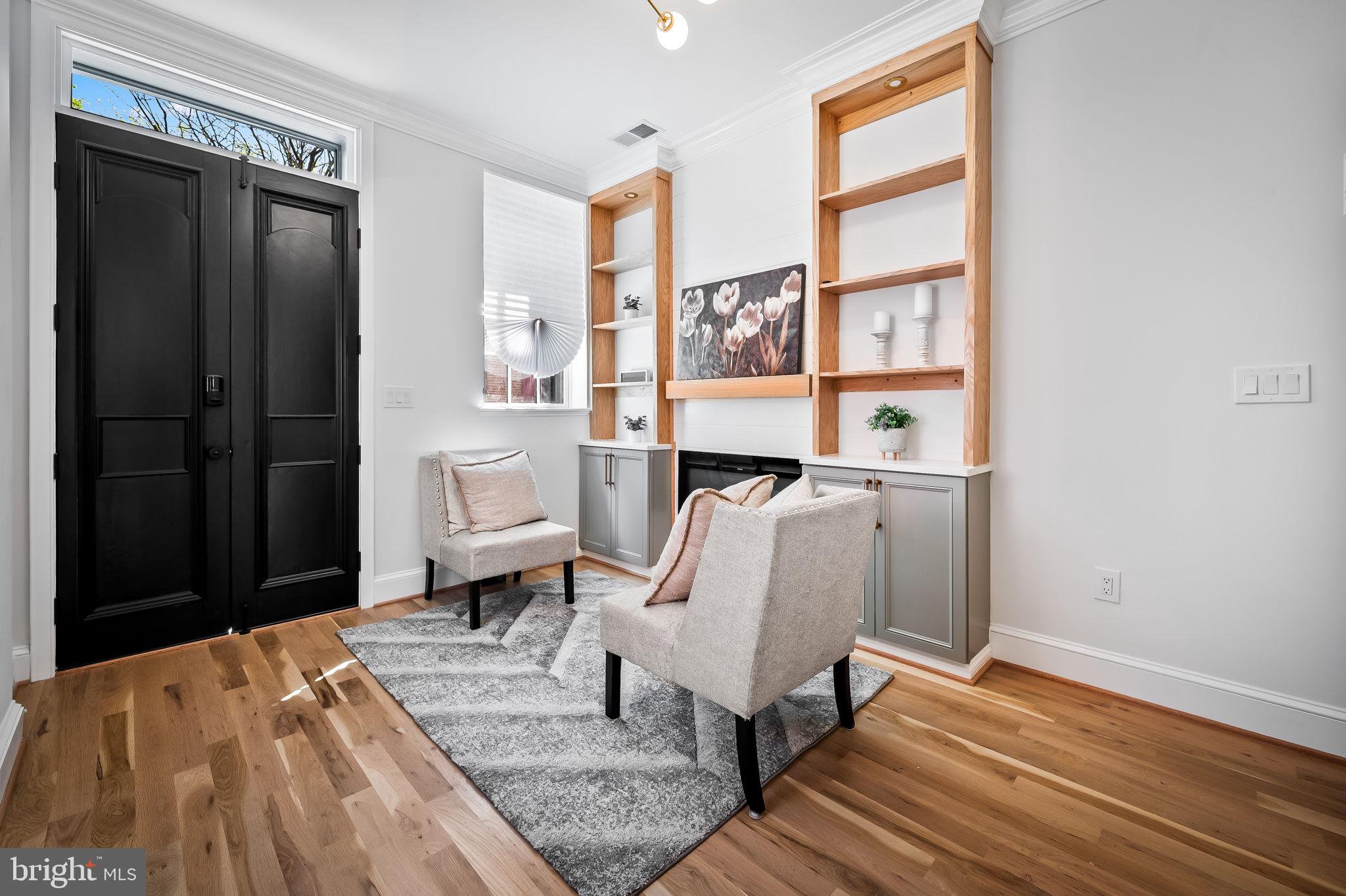 HOLLINS MARKET - Residential