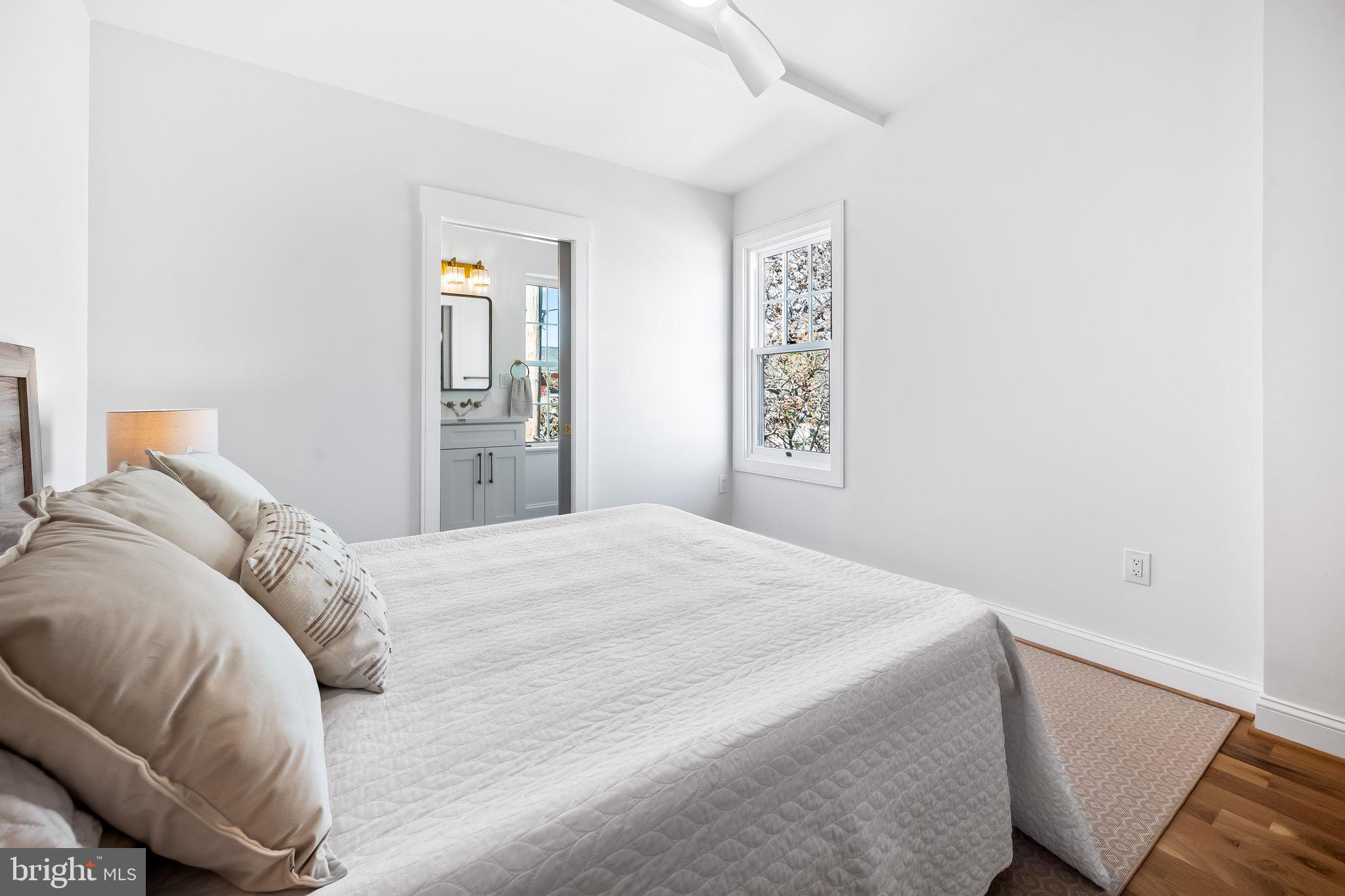 HOLLINS MARKET - Residential