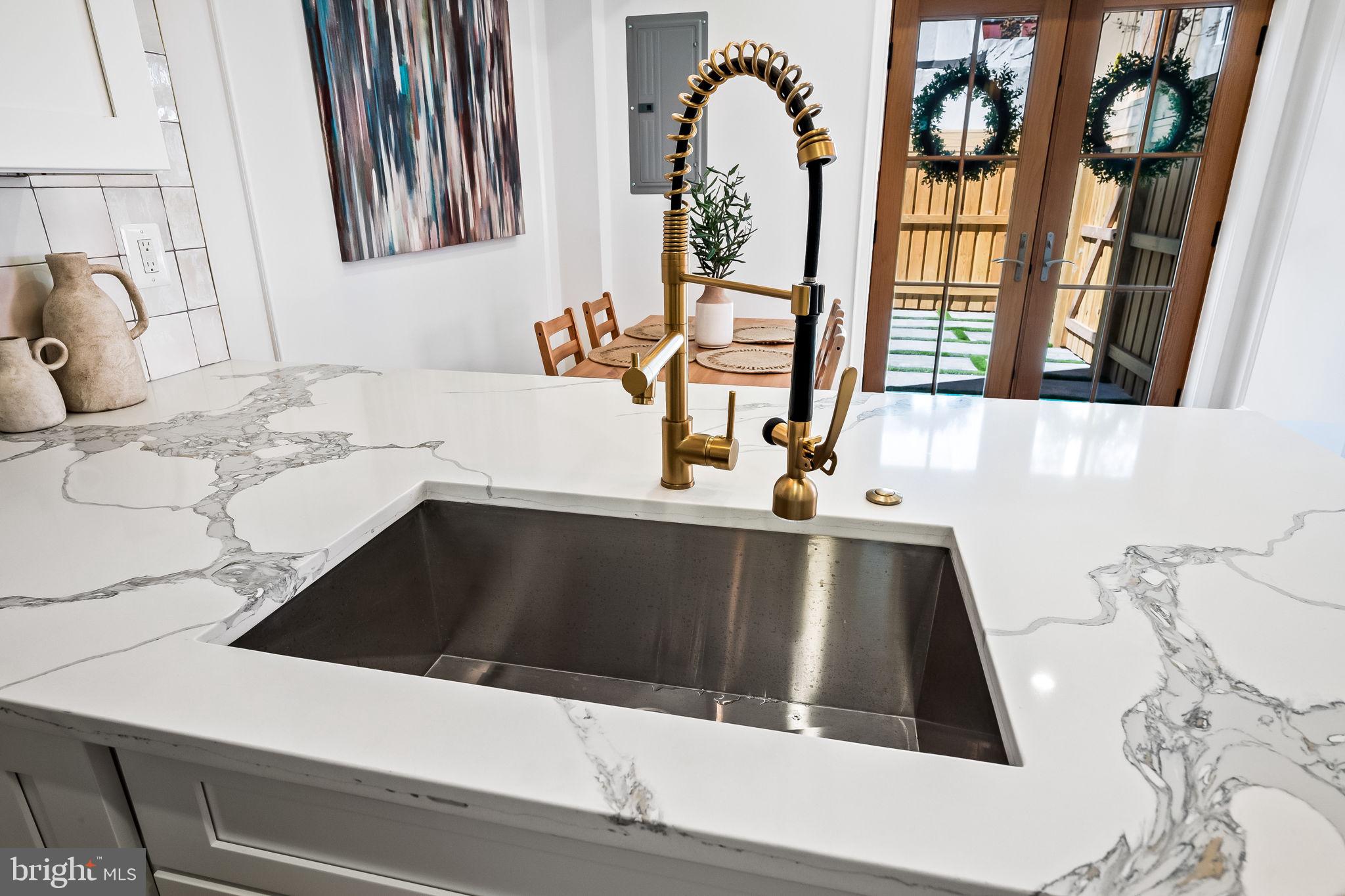 HOLLINS MARKET - Residential