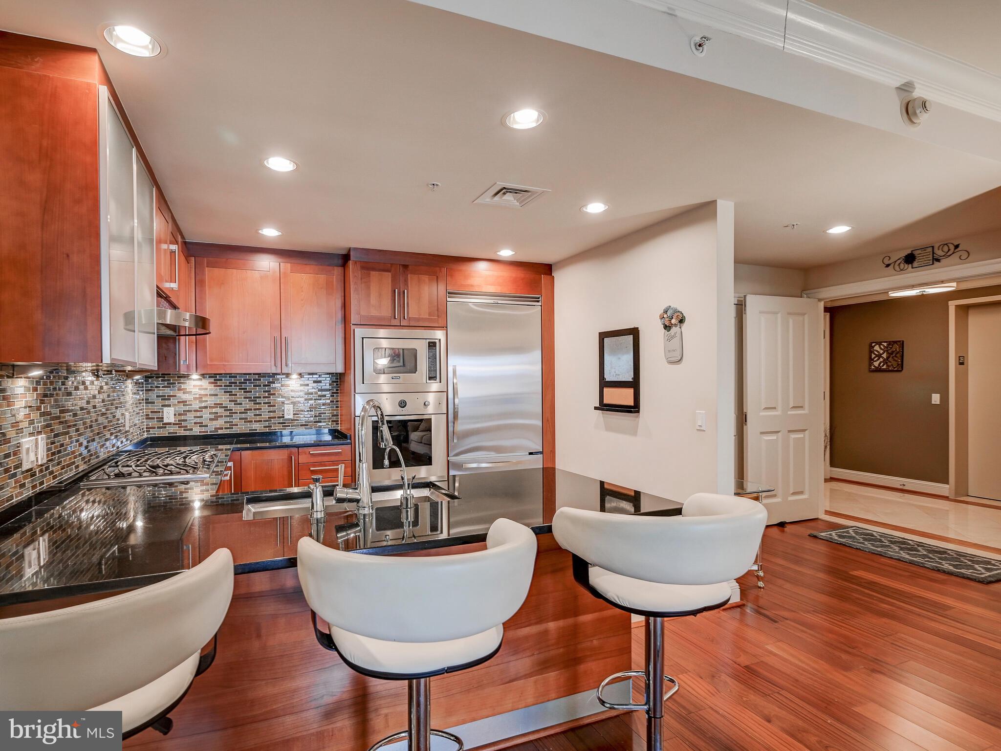 THE RITZ-CARLTON RESIDENCES - Residential