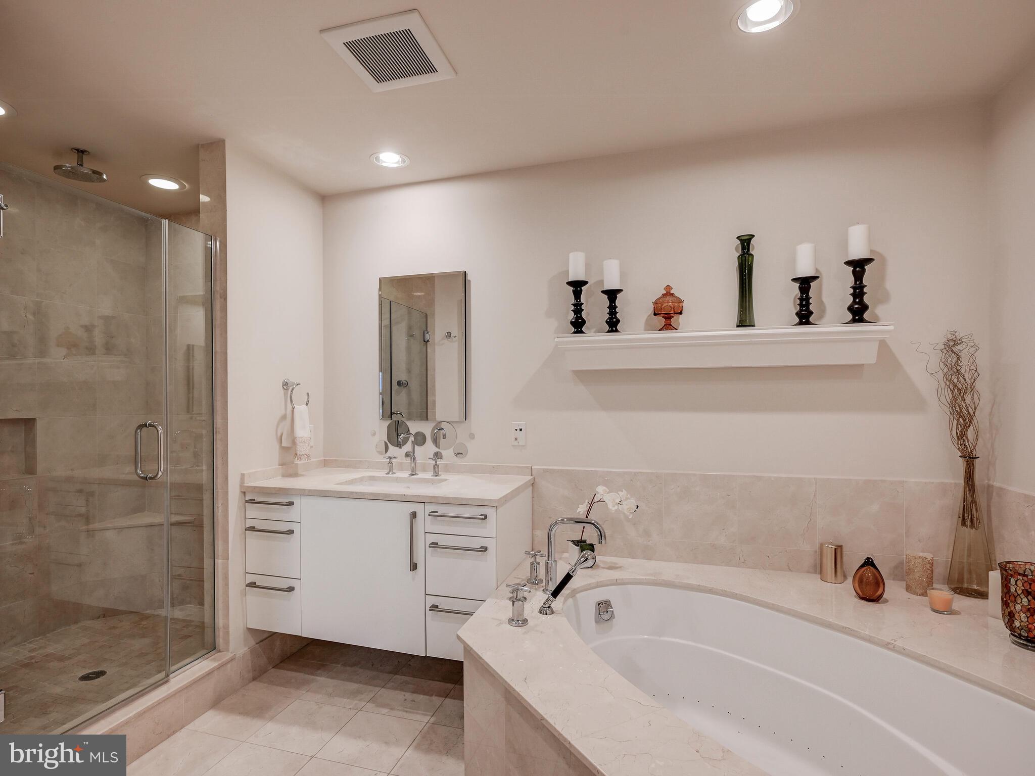 THE RITZ-CARLTON RESIDENCES - Residential