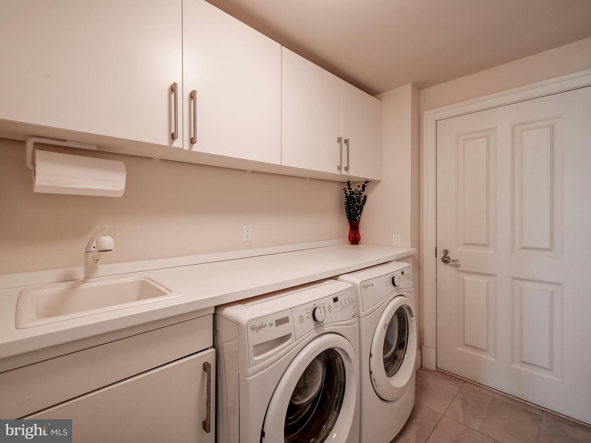 THE RITZ-CARLTON RESIDENCES - Residential