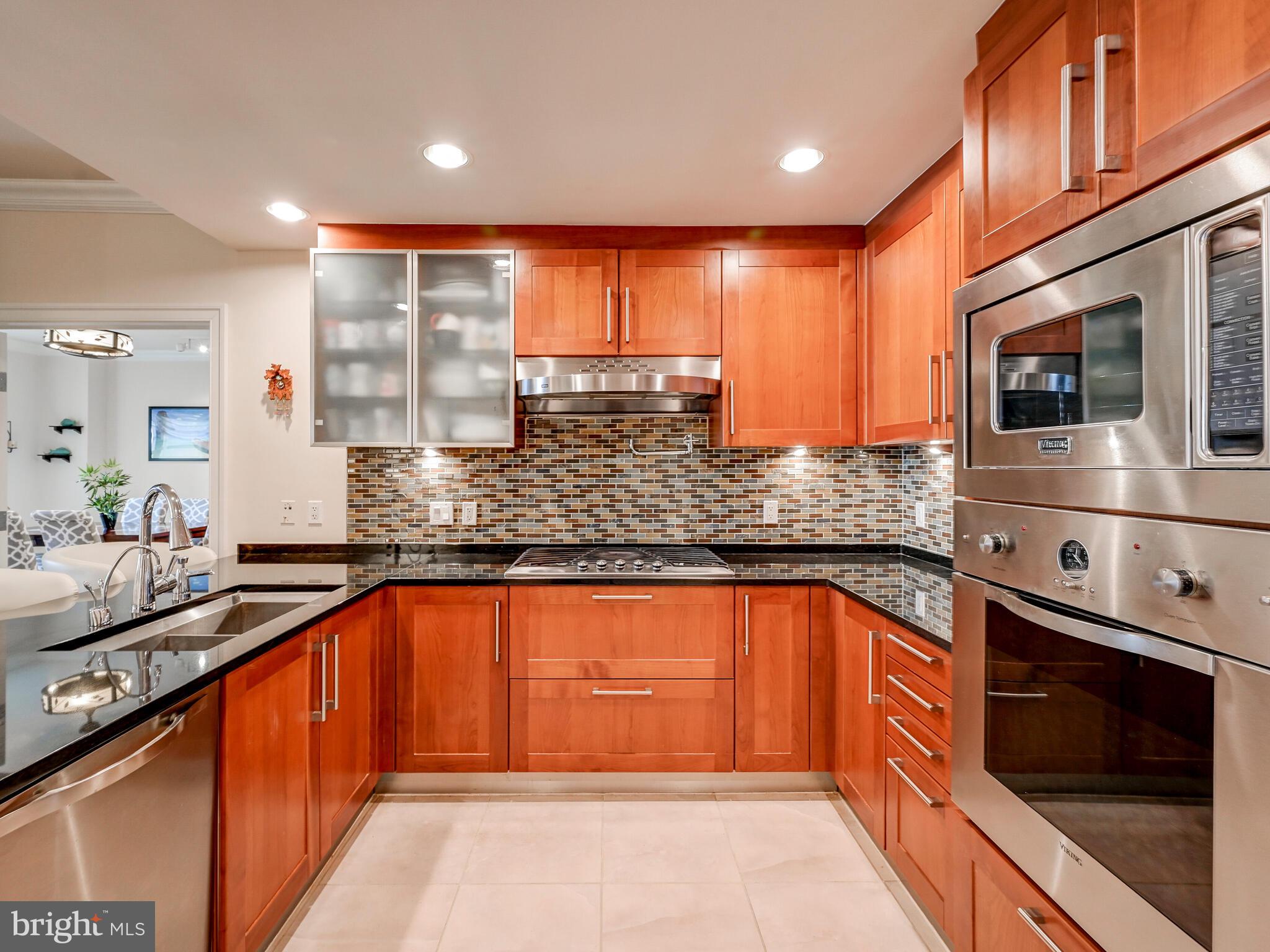 THE RITZ-CARLTON RESIDENCES - Residential