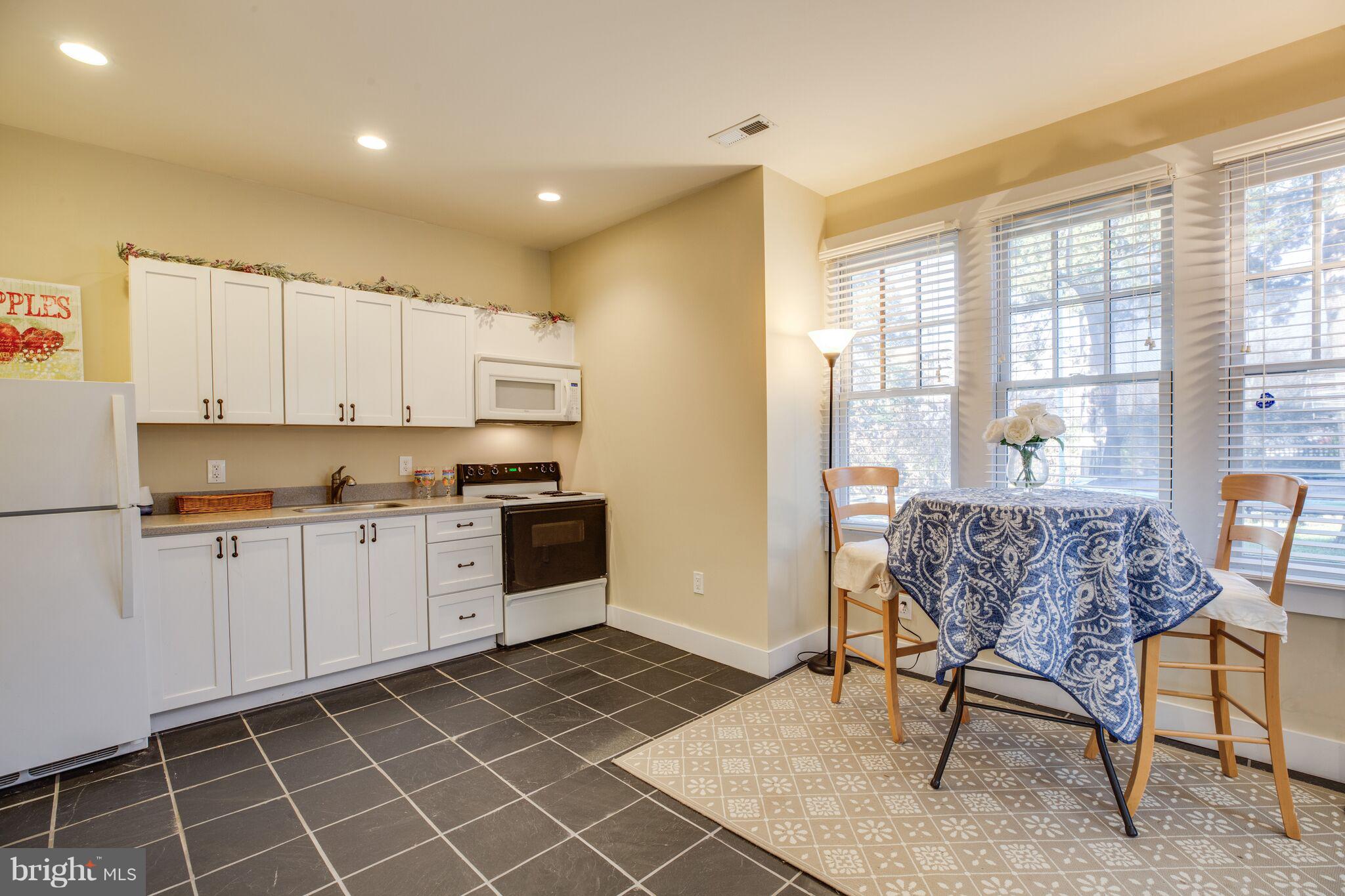 COLLEGE HEIGHTS - Residential