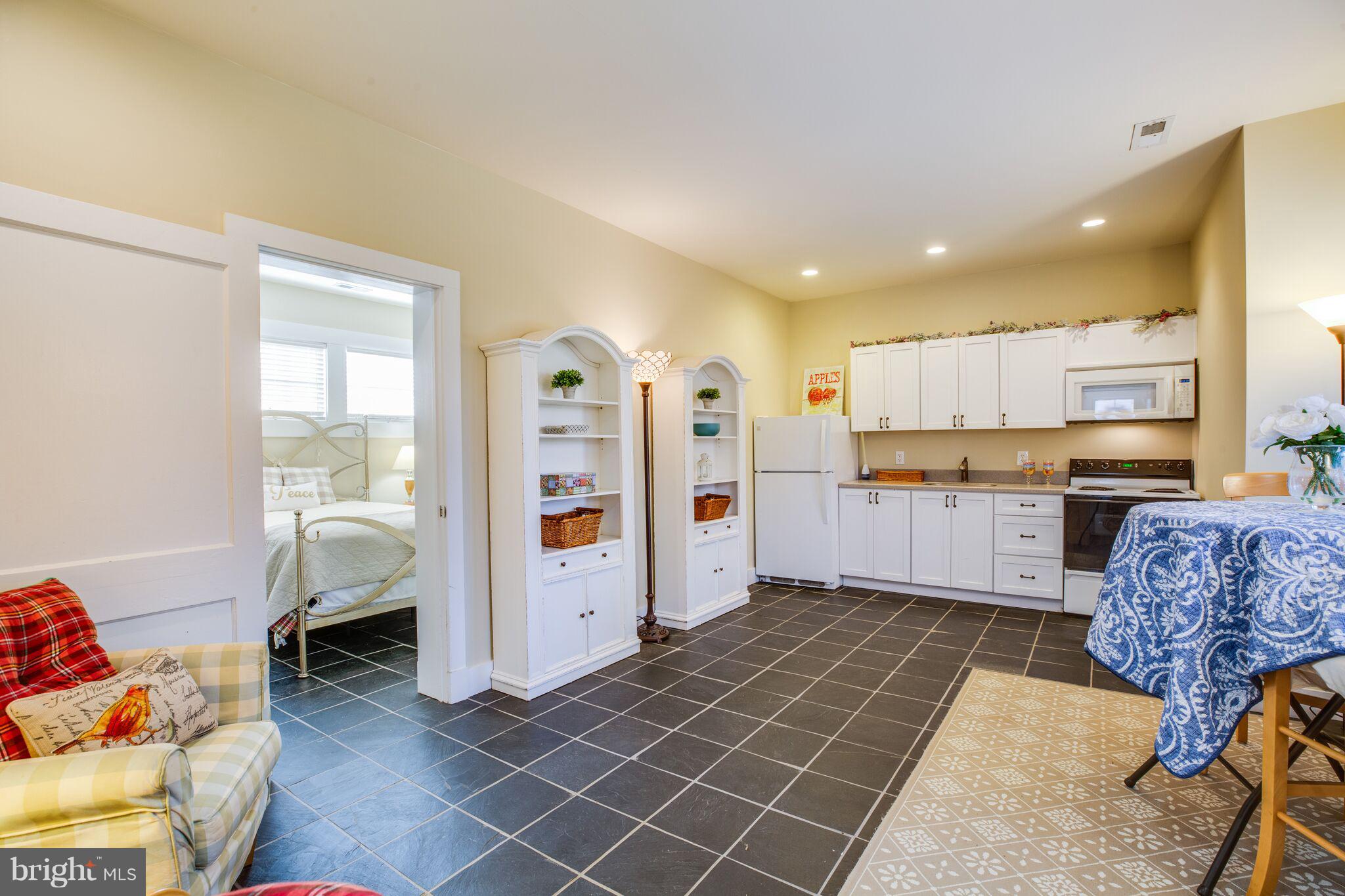 COLLEGE HEIGHTS - Residential