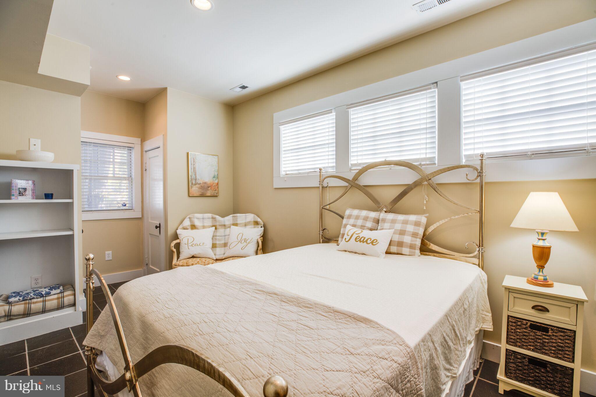 COLLEGE HEIGHTS - Residential