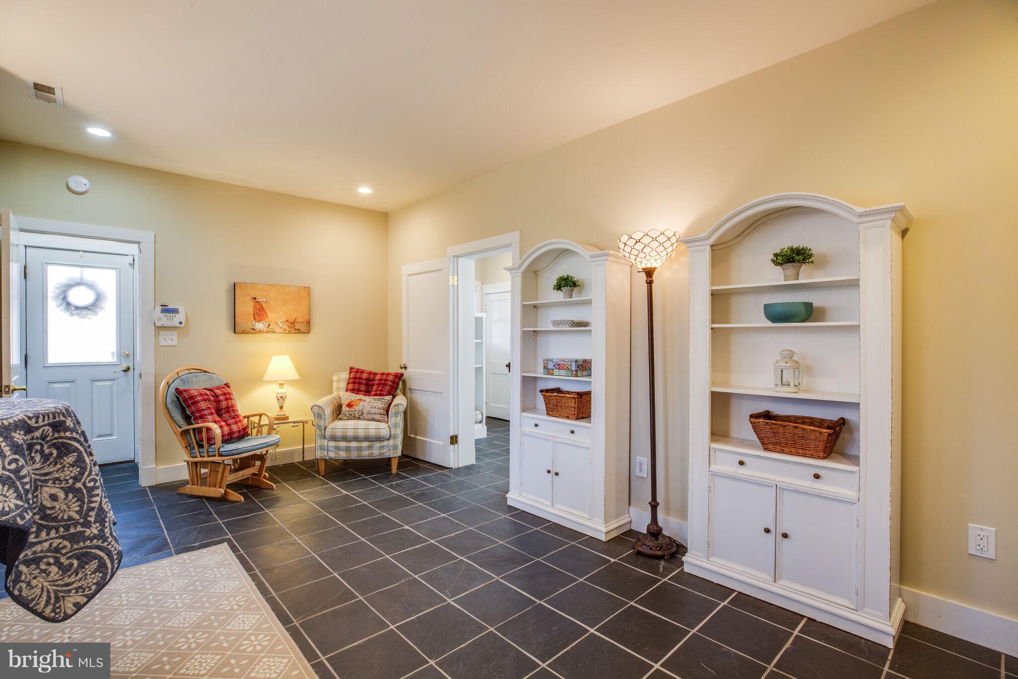 COLLEGE HEIGHTS - Residential