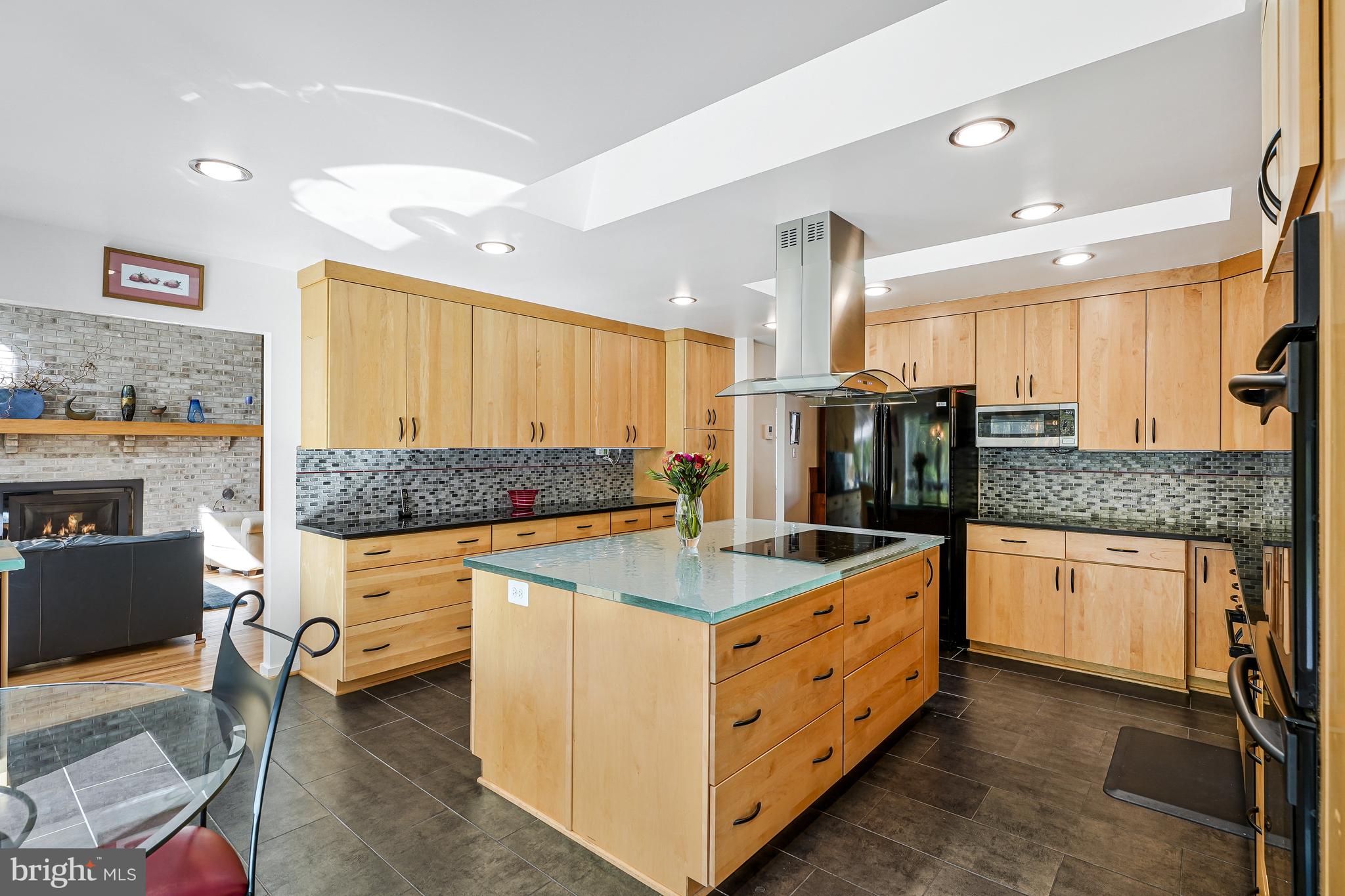 WAPLES MILL ESTATES - Residential