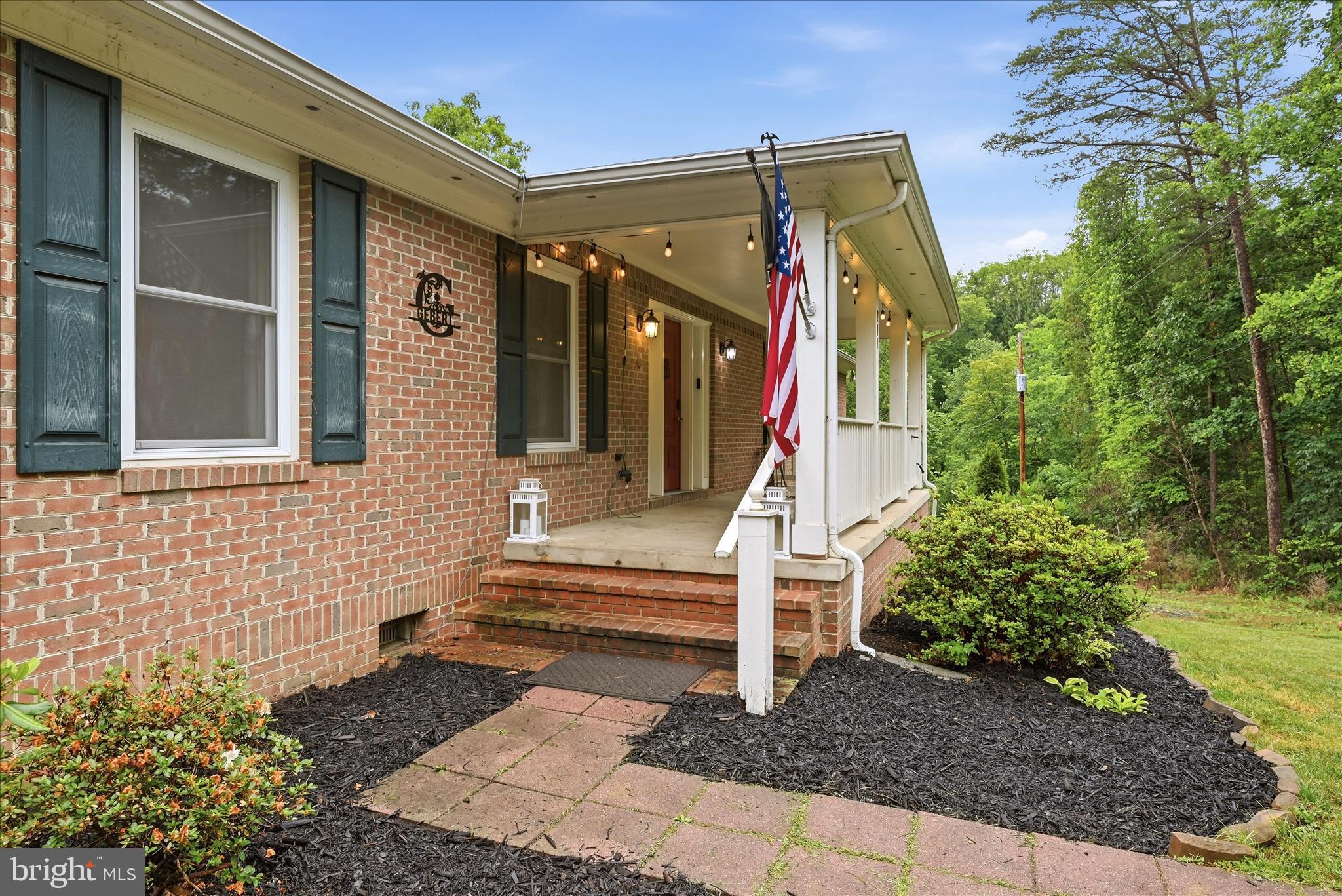 211 CREEKVIEW LANE