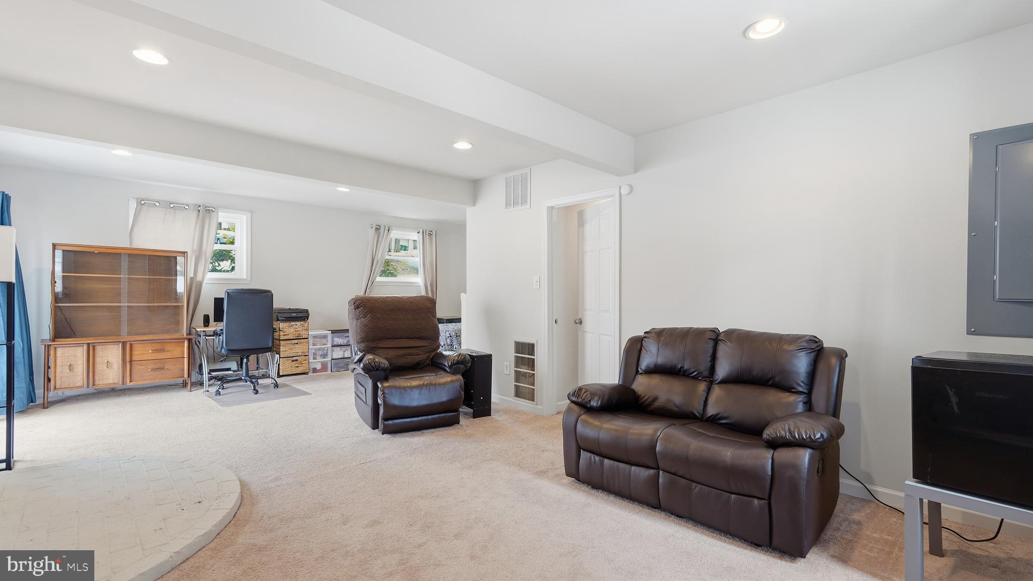 STONEYBROOKE - Residential