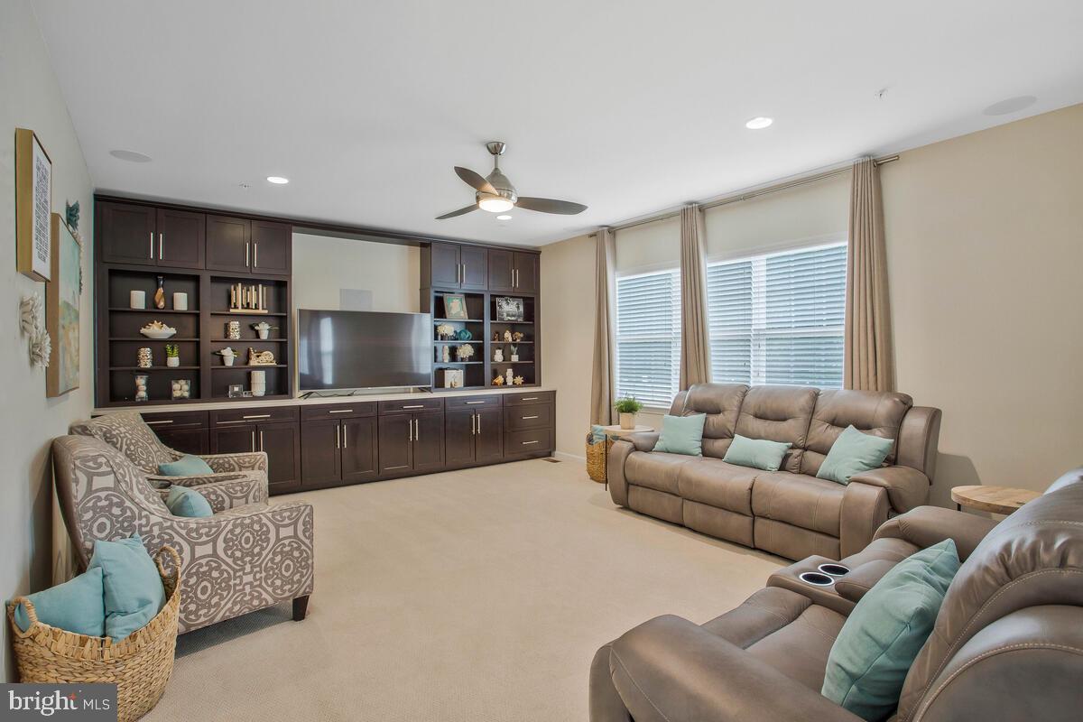 ELIZABETH HILLS - Residential