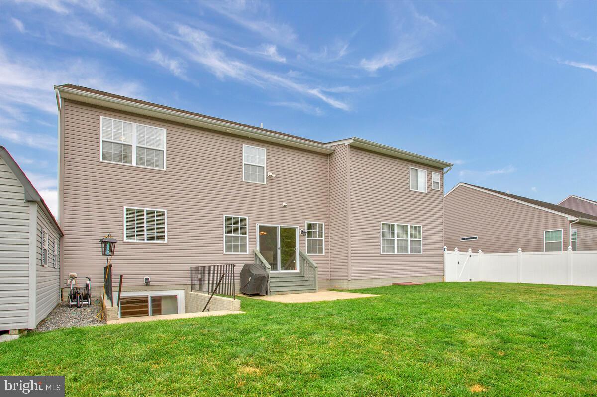 ELIZABETH HILLS - Residential