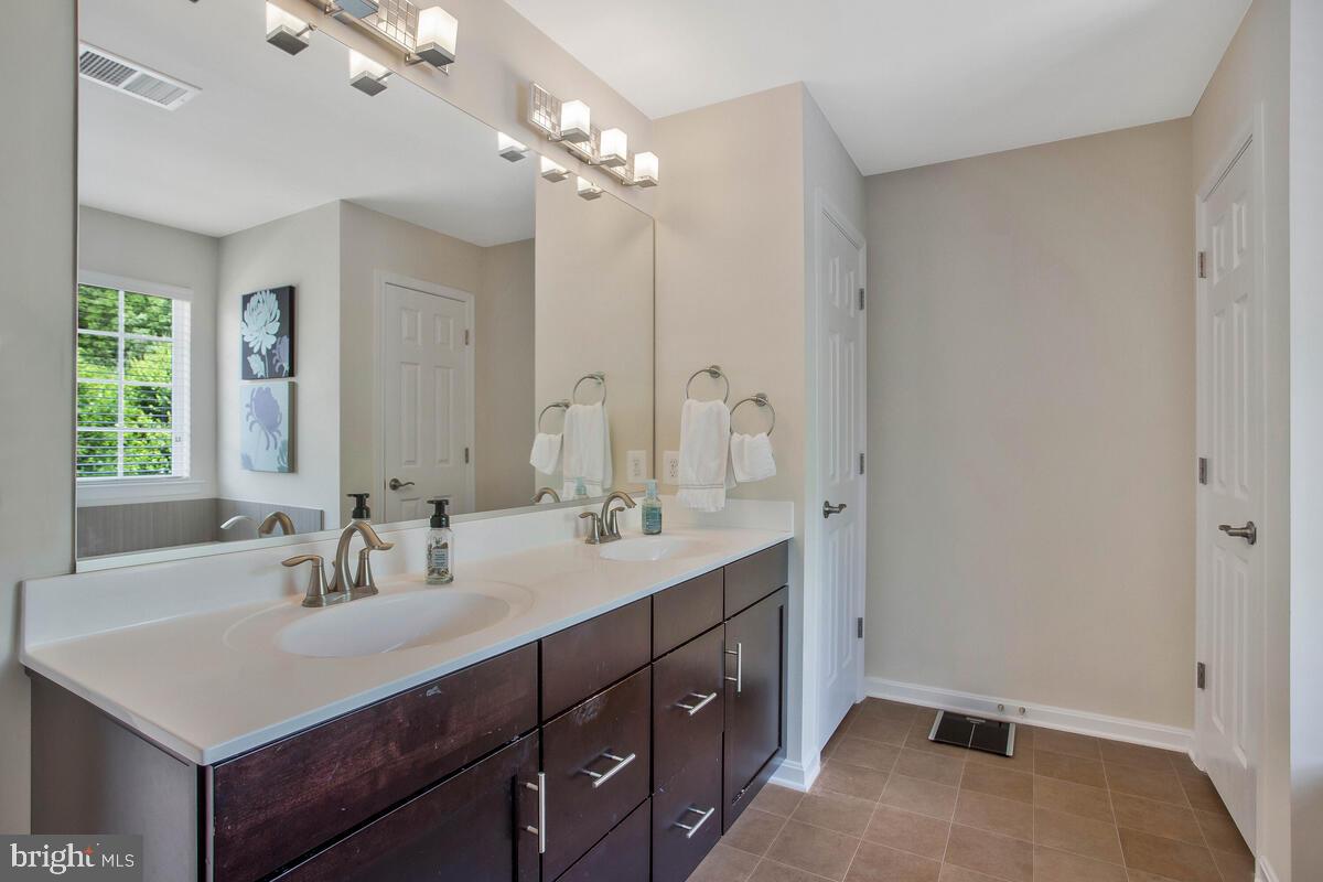 ELIZABETH HILLS - Residential