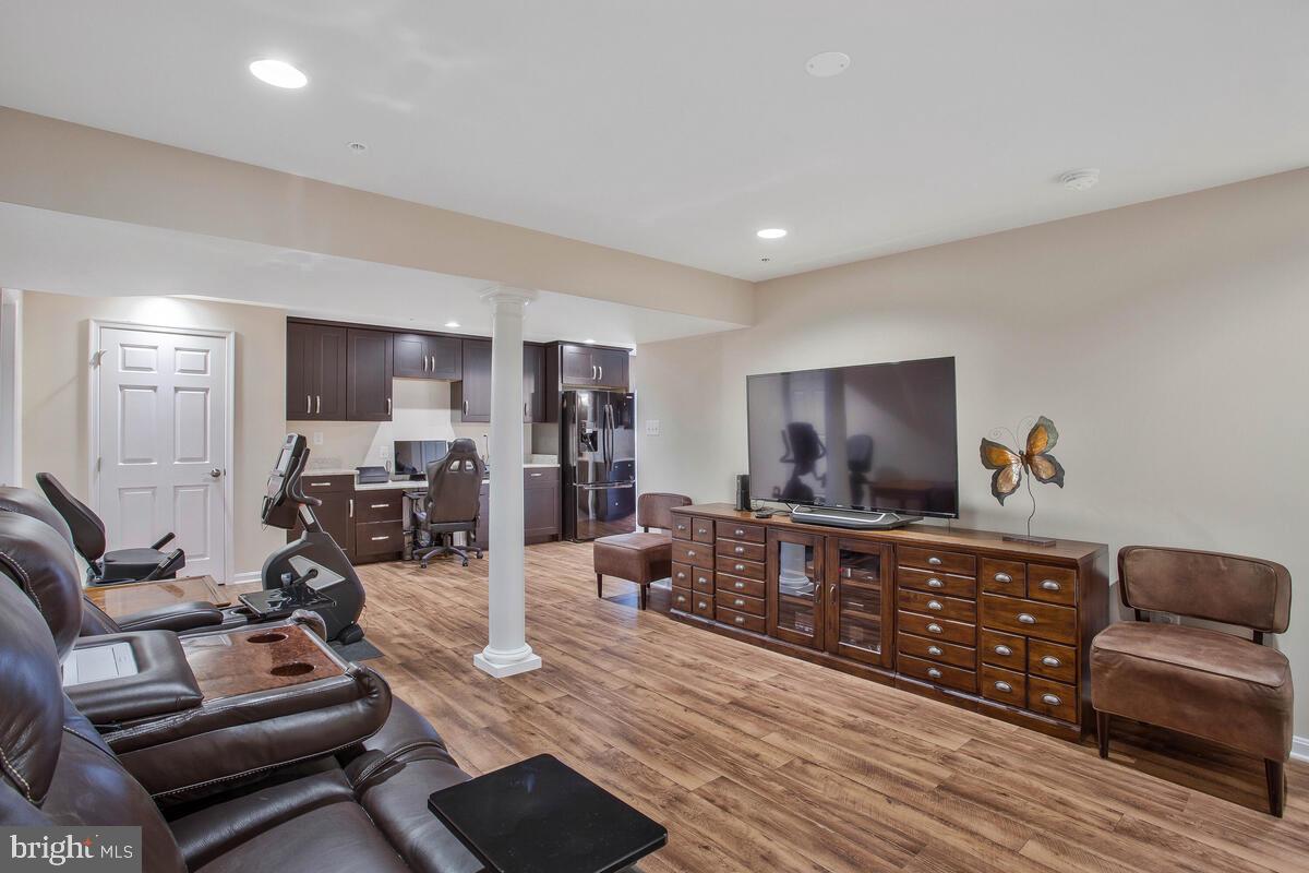 ELIZABETH HILLS - Residential