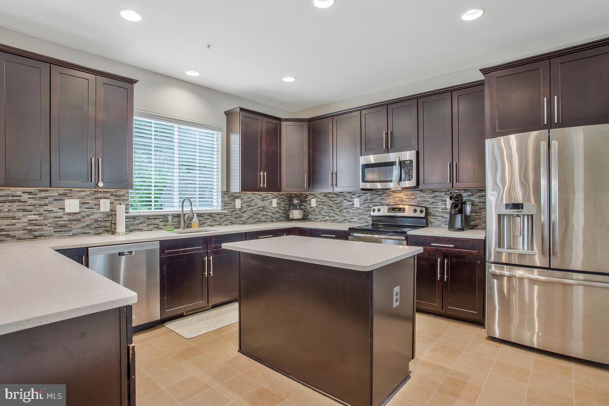 ELIZABETH HILLS - Residential