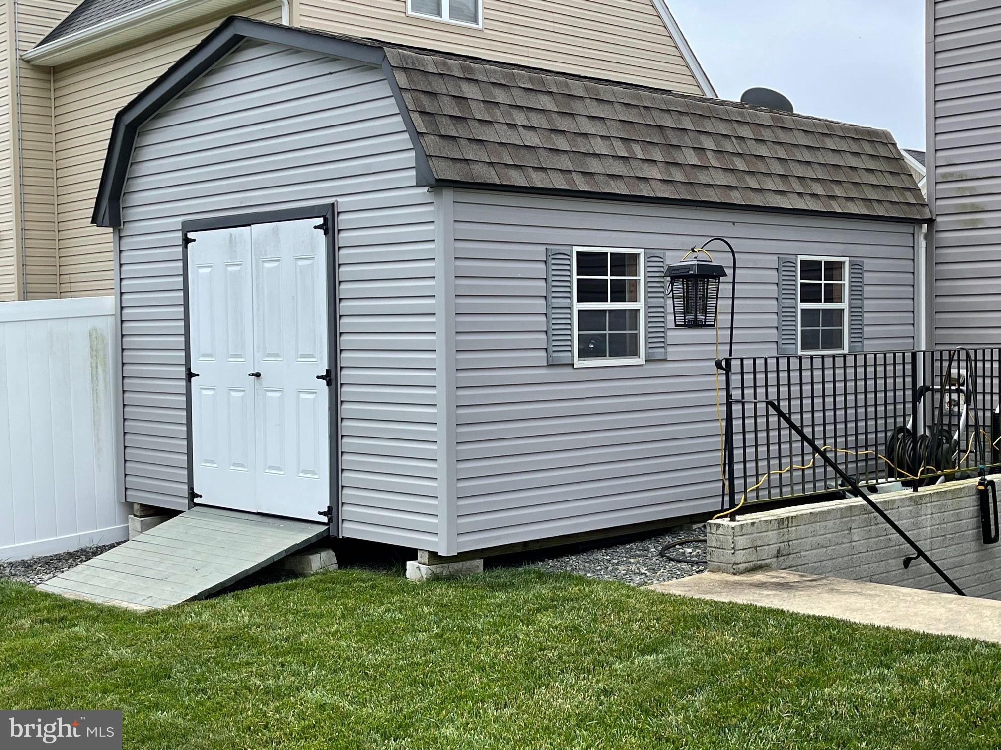 ELIZABETH HILLS - Residential