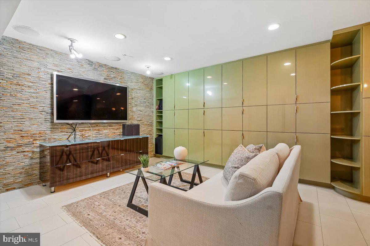 GLENBROOK VILLAGE - Residential