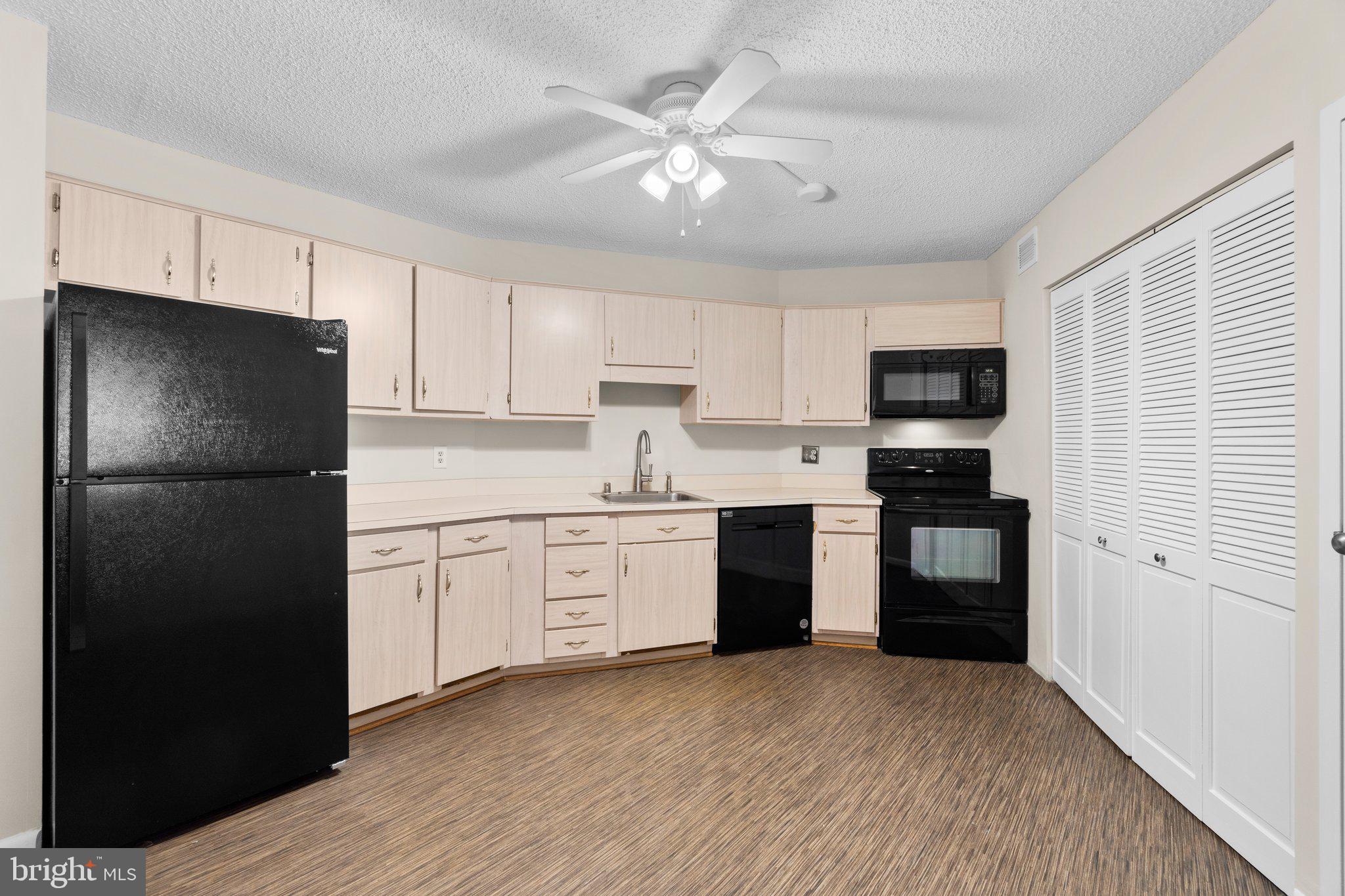 RIDGELY TOWSON CENTER - Residential