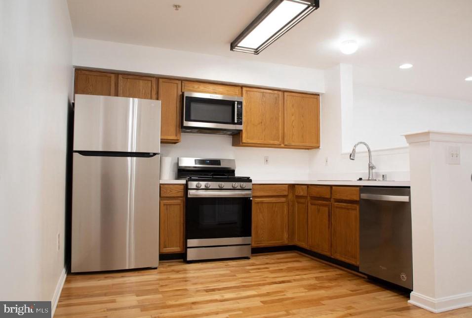 CLOVERLEAF COMMONS - Residential Lease