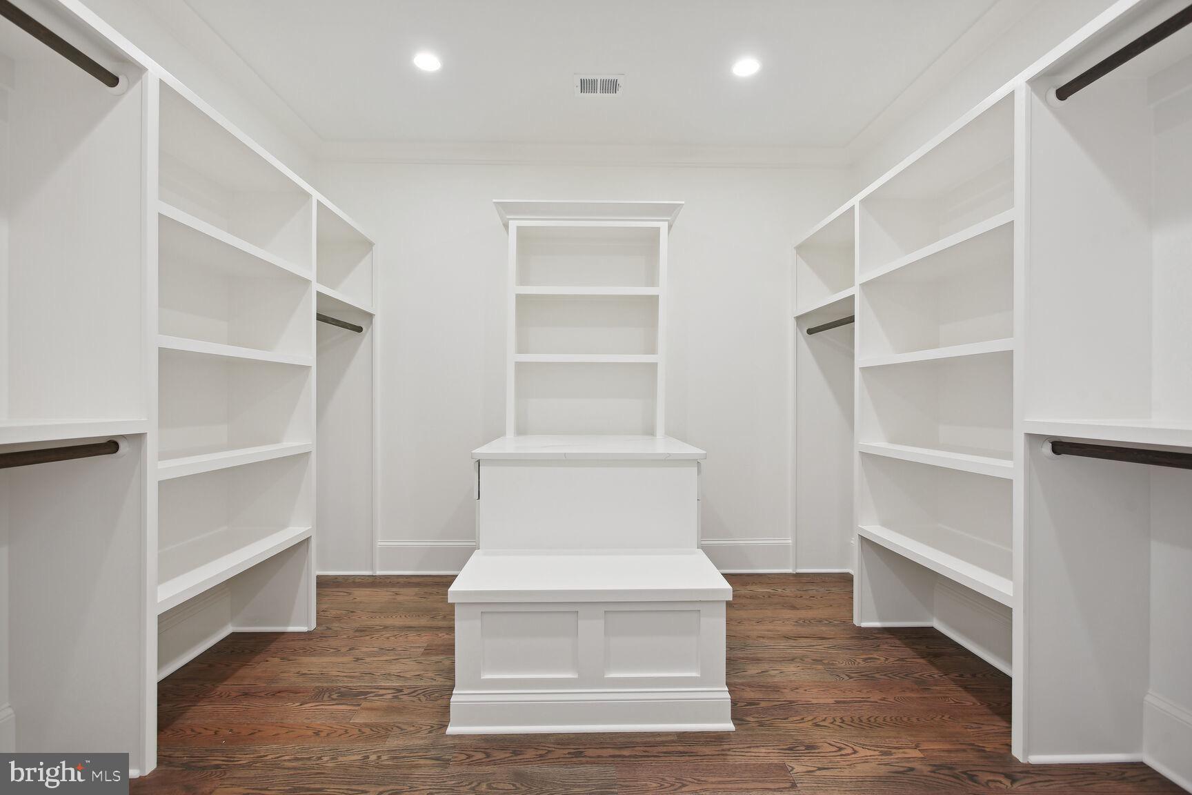 PINEVIEW - Residential