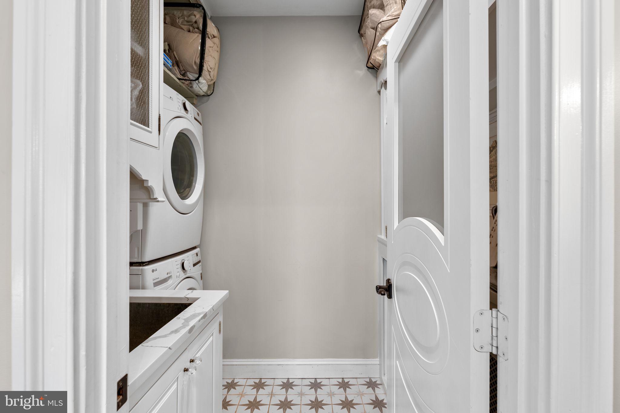 HOLLY HILLS - Residential