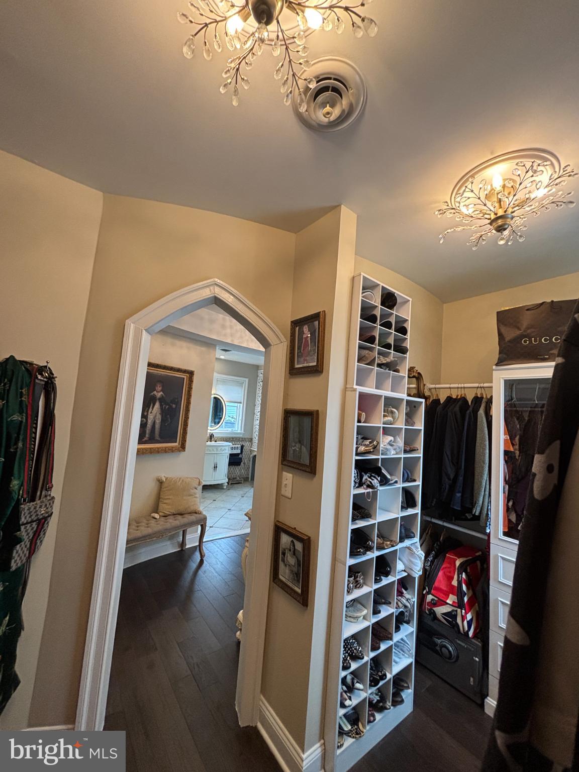 HOLLY HILLS - Residential