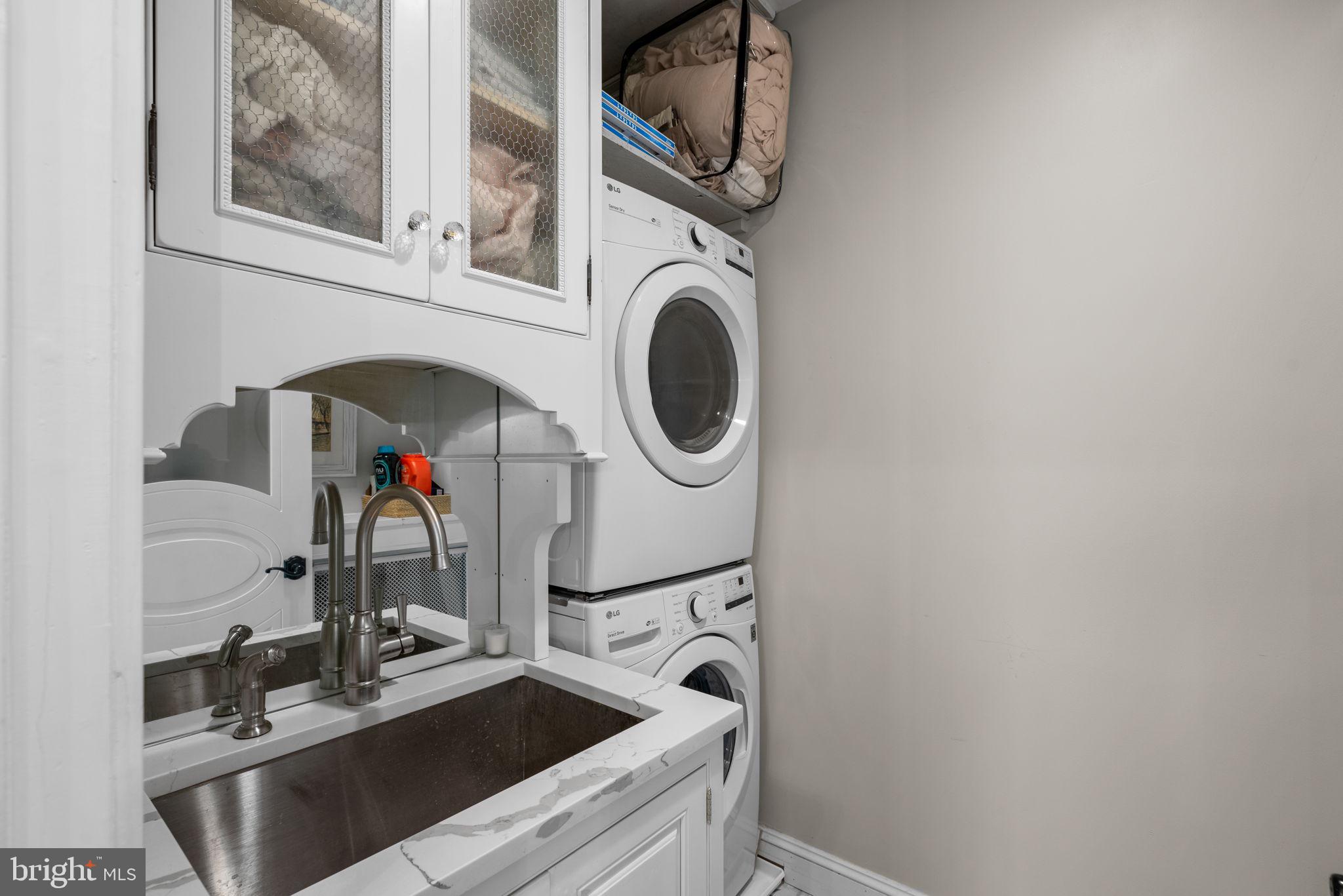 HOLLY HILLS - Residential