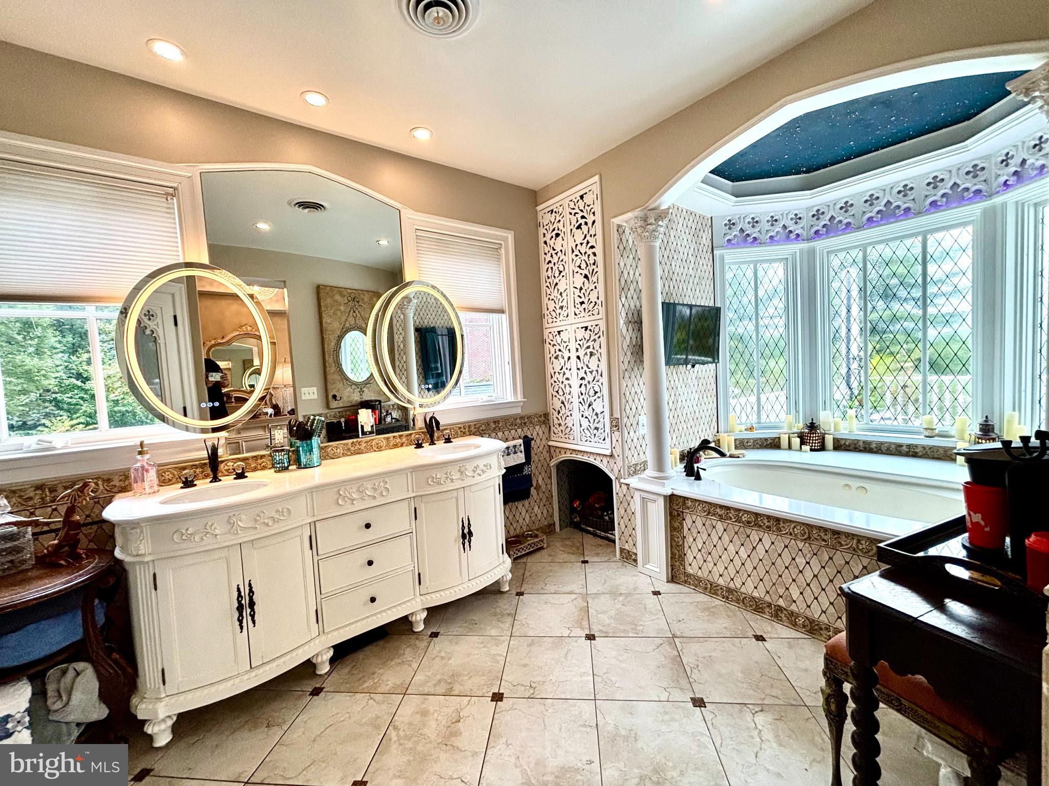 HOLLY HILLS - Residential