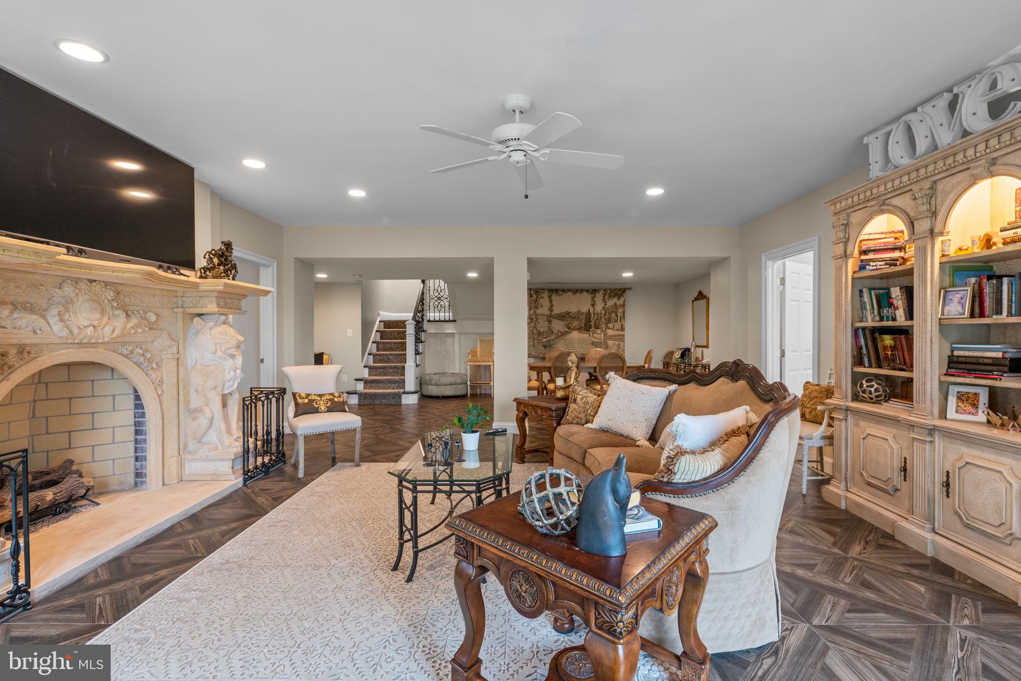 HOLLY HILLS - Residential