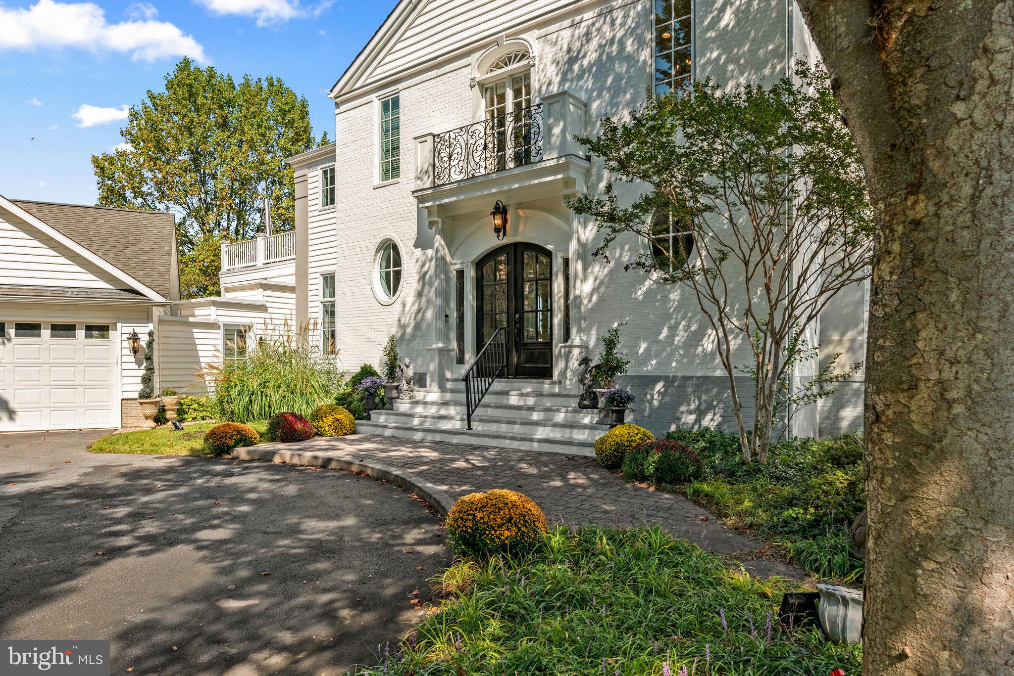 HOLLY HILLS - Residential