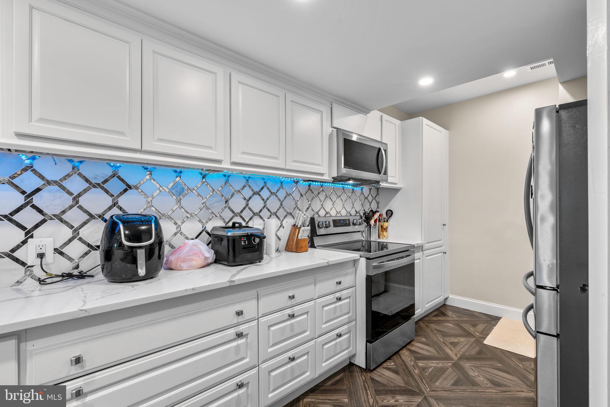 HOLLY HILLS - Residential