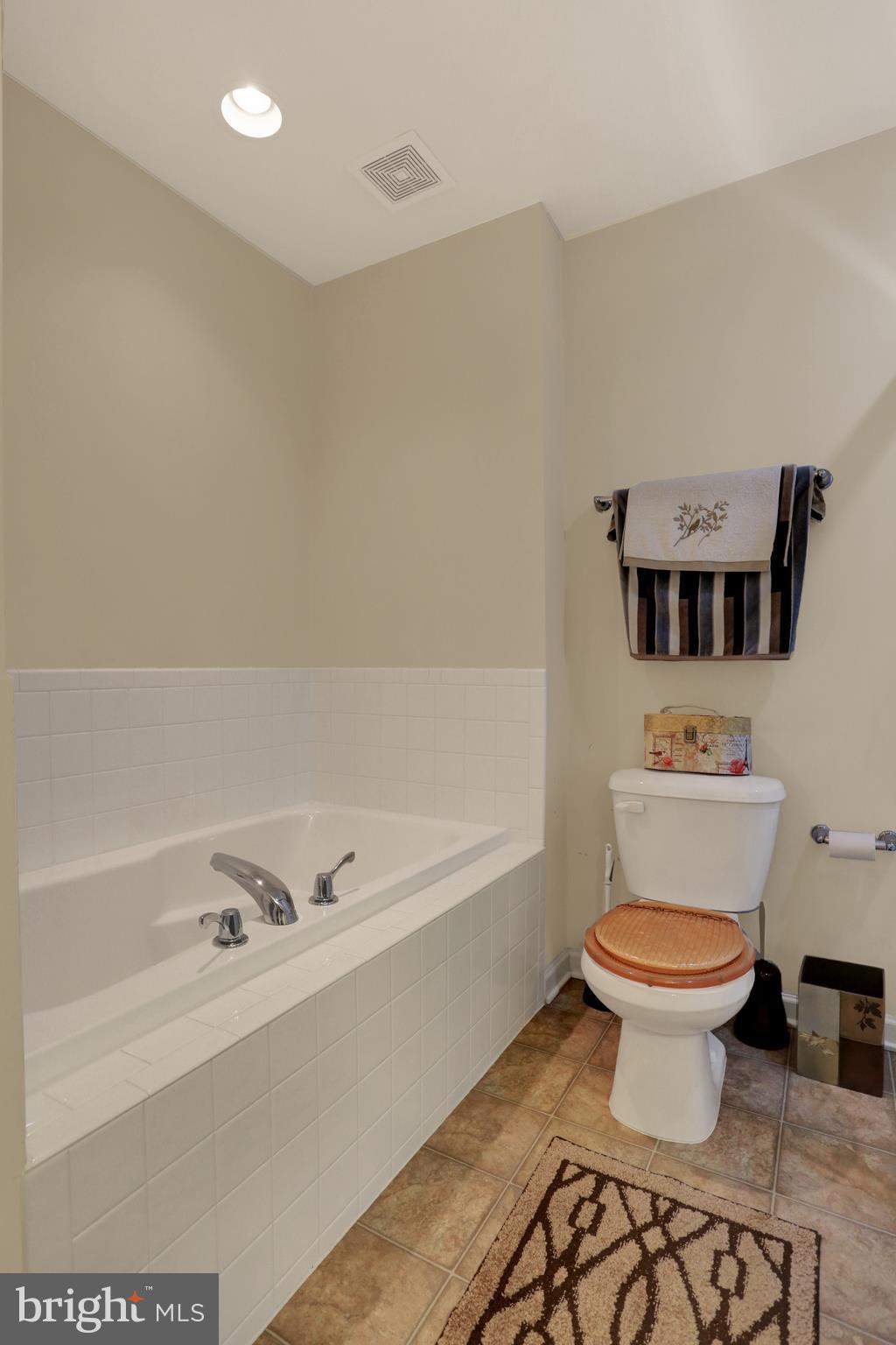 LAKELAND PLACE - Residential