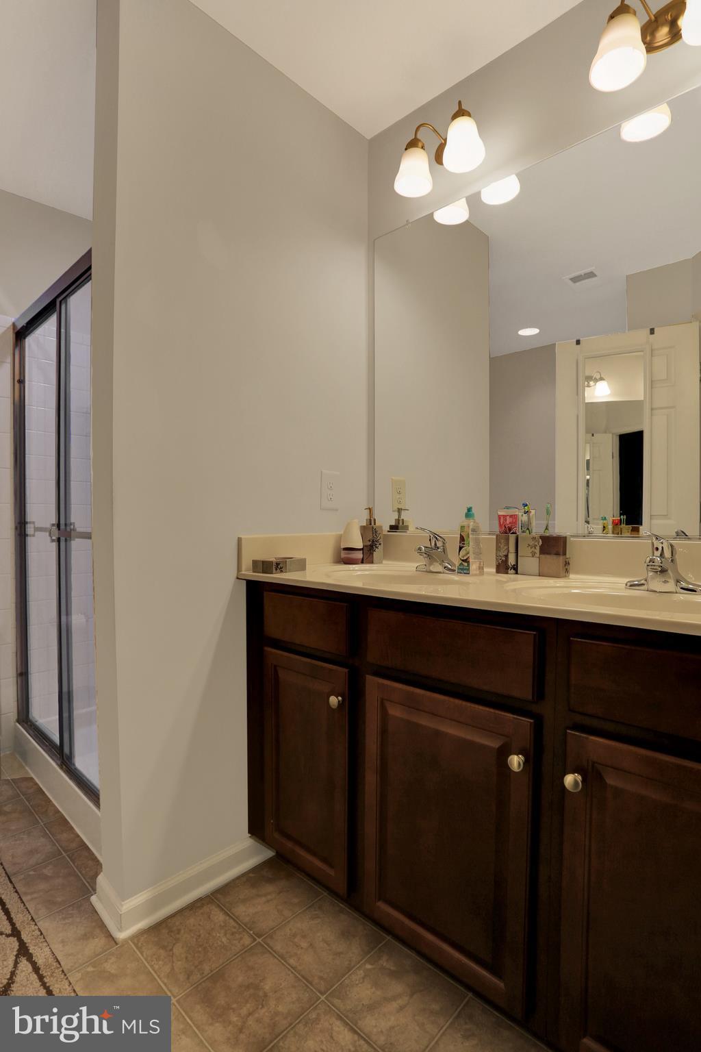 LAKELAND PLACE - Residential