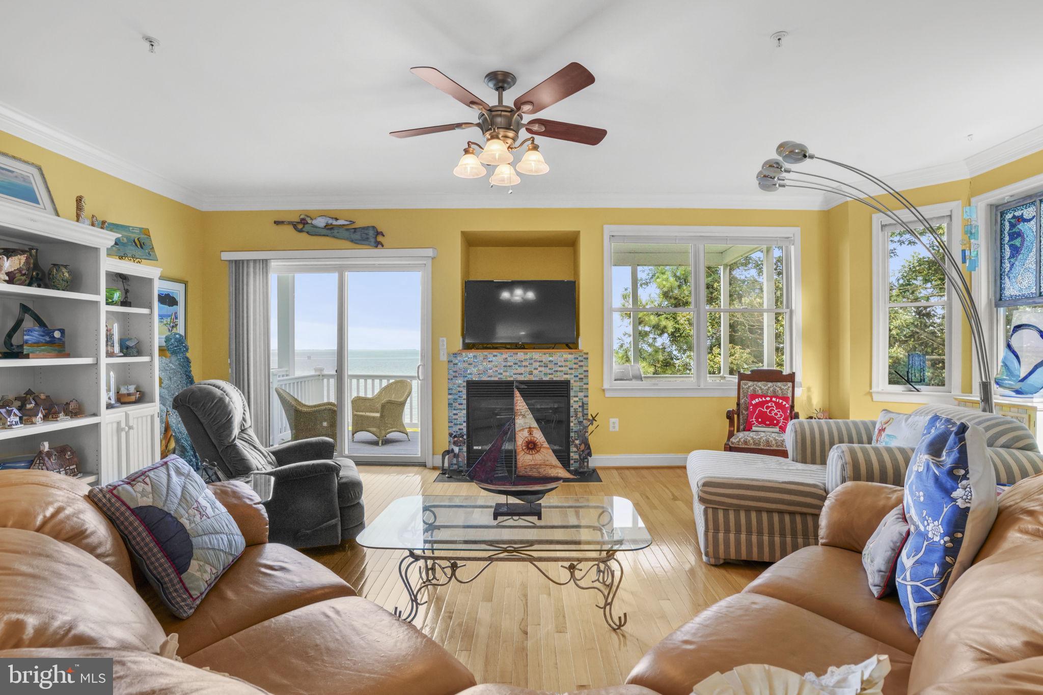 VILLAS ON WATERS EDGE - Residential