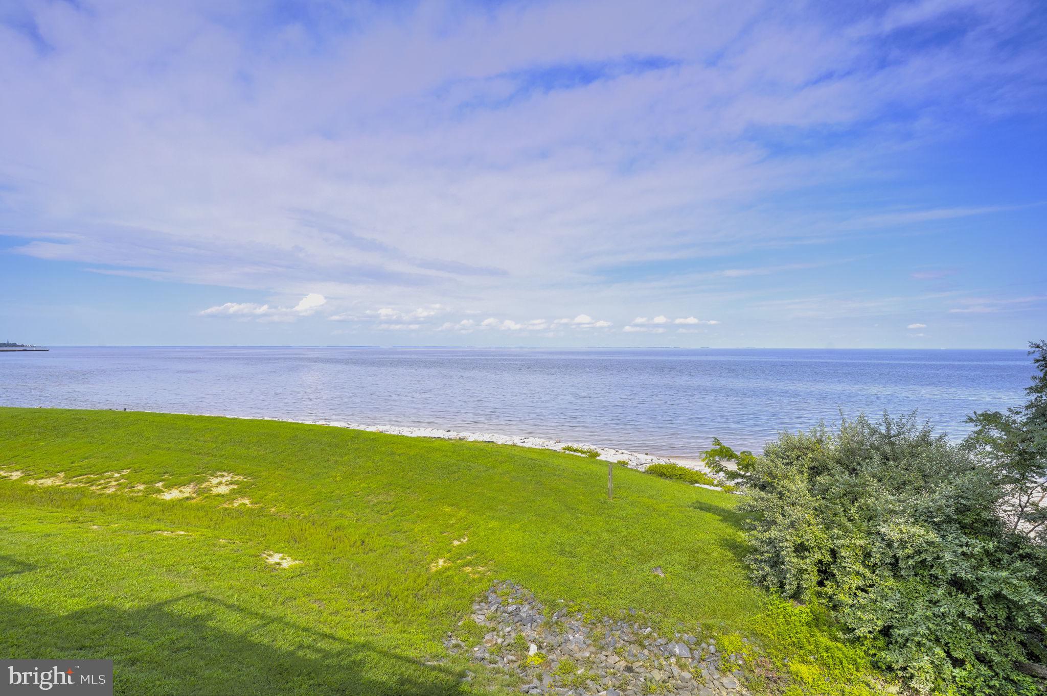 VILLAS ON WATERS EDGE - Residential