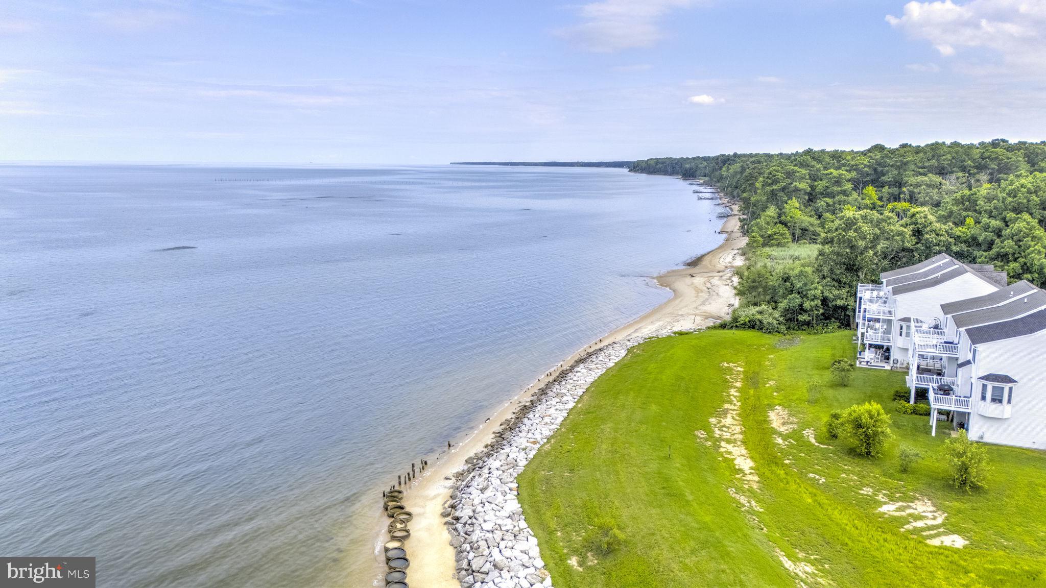 VILLAS ON WATERS EDGE - Residential